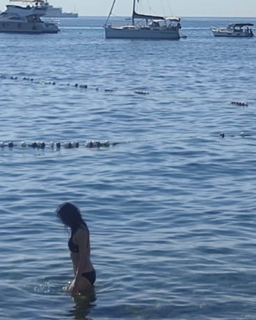 高野あゆ美のインスタグラム：「Yaz bitiyor…bitmesinnnnn😭 夏が終わっちゃうー😭近所の島に日帰りで夏を惜しんで来ました。もう一回くらい海で泳ぎたいなー。」