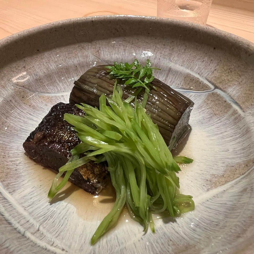 Masayasu Moritaさんのインスタグラム写真 - (Masayasu MoritaInstagram)「5年ぶりの星野さんへ。圧巻。本当に綺麗な料理です。#芋茎 は相変わらず、茄子はとろける、天ぷらは口の中で香りが爆発、米の硬さは最高。そして、葛切り、本物の #葛切り を久々に食べました。  #もりたま飯 #foodie #foodgasm #foodphotography #foodstagram #美食 #グルメ #instaeats #instafood # #instafoodie #toptokyorestaurants #tokyogourmet #wheretoeattokyo #tokyorestaurants #japanesefood」8月30日 20時38分 - masayasumorita