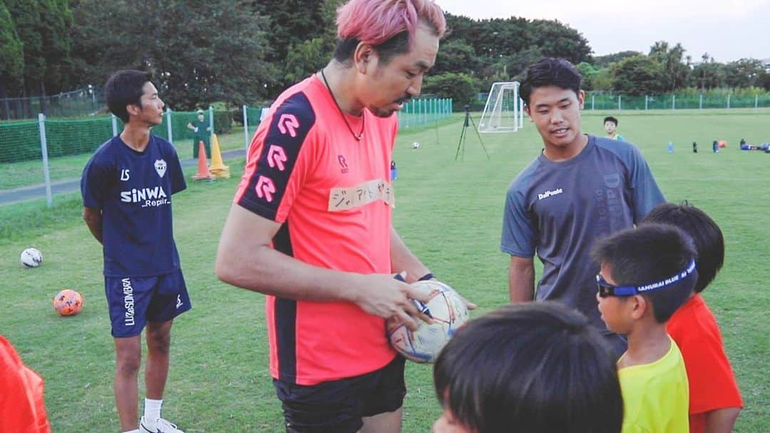 太田宏介さんのインスタグラム写真 - (太田宏介Instagram)「Joga sports college イベントに参加したゲストの皆さんと📸 アイリスオーヤマ様から「富士山の天然水」を提供していただきました！ ありがとうございます✨ #ジョガスポ  #アイリスオーヤマ  #富士山の天然水」8月30日 20時32分 - kosuke_ota_official