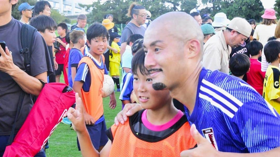 太田宏介さんのインスタグラム写真 - (太田宏介Instagram)「Joga sports college イベントに参加したゲストの皆さんと📸 アイリスオーヤマ様から「富士山の天然水」を提供していただきました！ ありがとうございます✨ #ジョガスポ  #アイリスオーヤマ  #富士山の天然水」8月30日 20時32分 - kosuke_ota_official