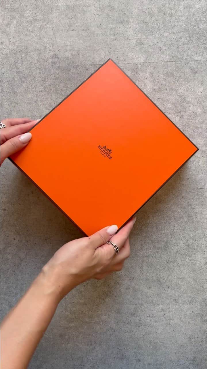 のインスタグラム：「@hermes  ファランドール ネックレス 80  普段ネックレスはあまりつけないけど これはいつか絶対欲しいと思ってたもの🐴 時間はかかったけど予約しておいてよかった🫶  この日はもうひとつ素敵な出会いが♡  #hermes #hermesaccessories  #エルメス #ファランドールネックレス」