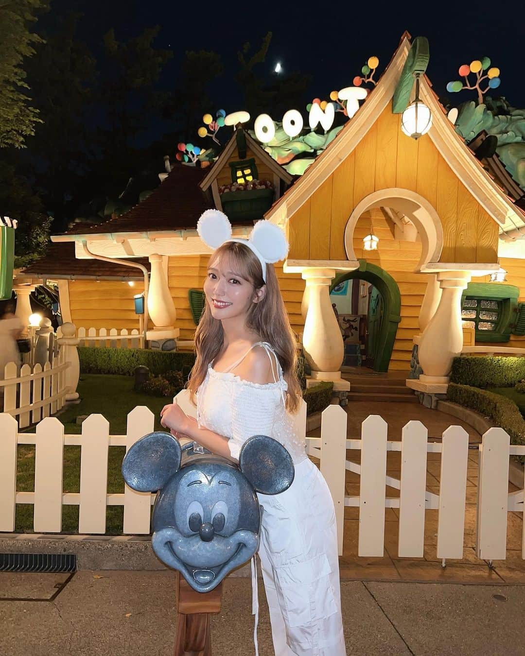 野中美郷のインスタグラム：「♡ #時差すぎ投稿 夜になってお顔てかてか🥺✨  ディズニー行きたすぎる😭😭😭  #東京ディズニーランド #ディズニーランド #ディズニー #ミッキーマウス」