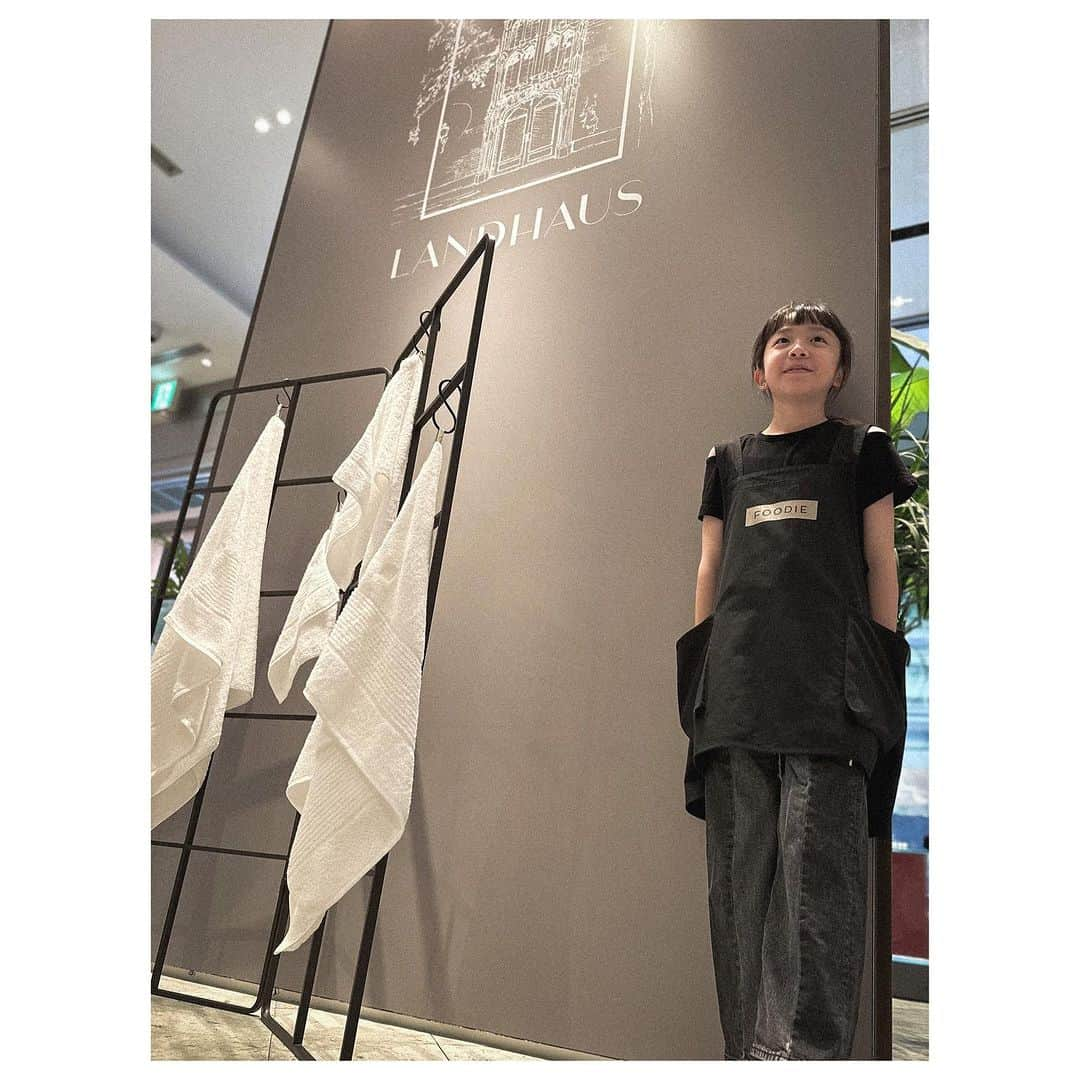 肥野竜也のインスタグラム：「＂POP UP STORE＂ @landhaus.official @the_newhouse 家族でお邪魔して来ました〜 本当この二つのブランドの世界観が素敵過ぎる。 東京ミッドタウン ガレリア1Fで9/5まで開催されているので、是非素敵な世界観を感じに行ってみてください。 ⁡ #landhaus #thenewhouse #popupstore #ラントハウス #ザニューハウス」