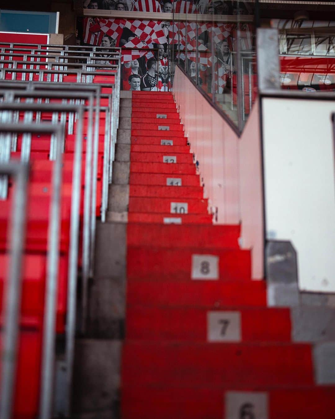 PSVアイントホーフェンさんのインスタグラム写真 - (PSVアイントホーフェンInstagram)「Checklist for today:  ✔️ Red ✔️ Being ready   #PSVRAN #UCL」8月30日 20時56分 - psv