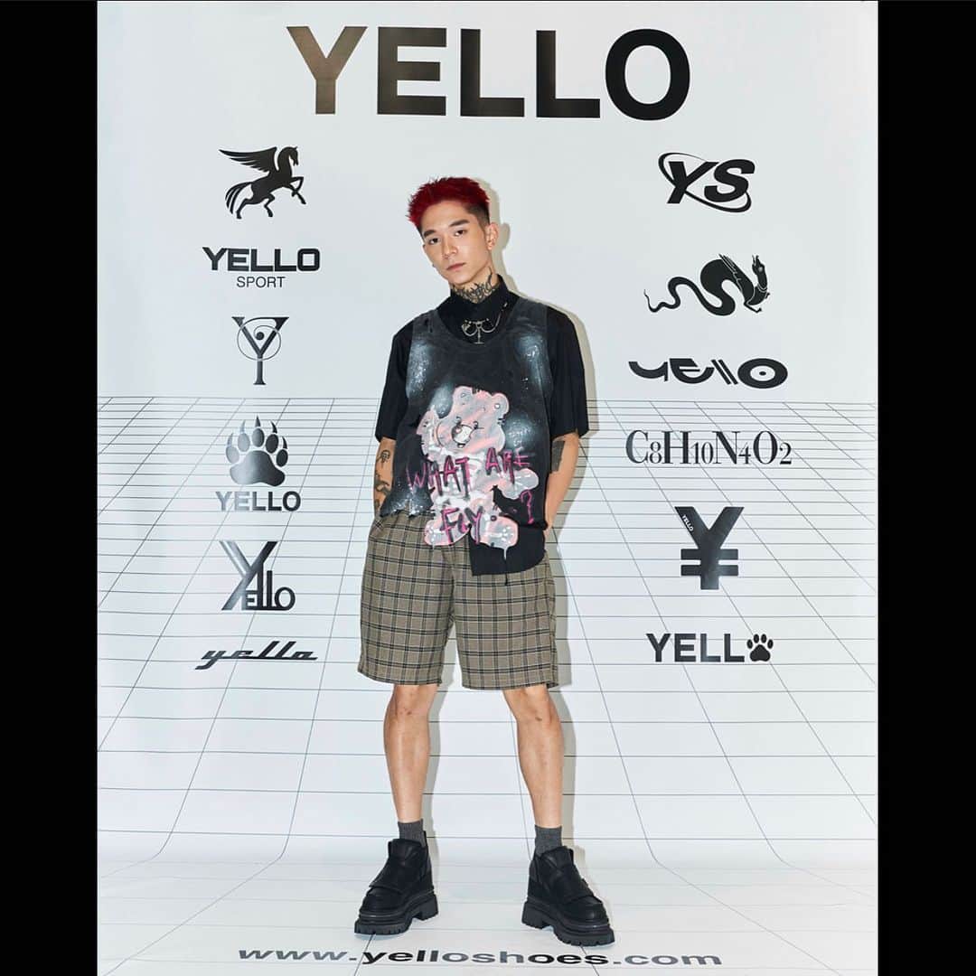 のインスタグラム：「🖤♡🖤♡🖤 @yelloshoes_official @ayastella_  一足早くYELLOのPOP UPにお邪魔してきたよん‼︎😊  【YELLO 2023-2024 Fall /Winter POP UP STORE】 今シーズンは、誰もが通る”子供と大人の中間地点”である思春期をテーマに、アナログ、ユーモア、エロス、反骨心、1990・2000年代の懐かしさ、アニメやゲームの要素を現代のトレンドとMIXさせたシューズコレクションを発表いたします。  スタイルを決定づけるシルエットは、スーパーボリュームからスーパータイトまで幅広いグラデーションでご提案。表情豊かなマテリアルを使用しギミックを効かせたアイテムは、ラグジュアリーなストリートスタイルを完成させる今年のキーアイテムに。  スタイリッシュさはもちろんのこと、アップデートを重ねたYELLOこだわりの履き心地をこの機会にご体感ください。   ご購入者様には先着順でユニークかつ、スタイリッシュな『BLOOD TYPE T-SHIRTS』をプレゼントいたします。 血液型毎にホワイト/ブラックの2色をご用意。全8パターンからお好きなデザインをお選びいただけます。   8/31(木)〜9/5(火)    □TIME  12:00 - 20:00 (最終入場19:30) ※9/5(火)のみ12:00 - 18:00(最終入場17:30)  #yellow #yellowshoes」