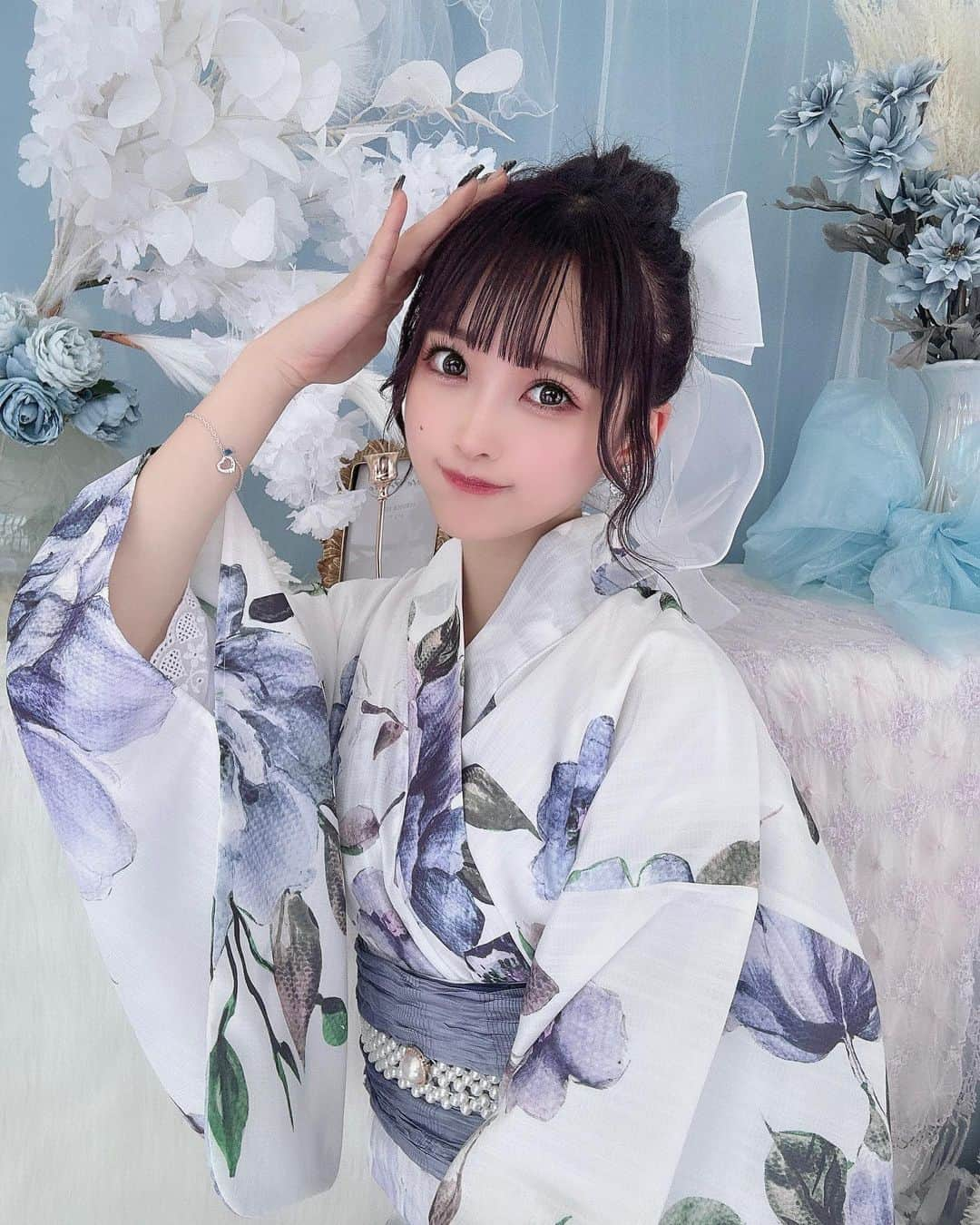 咲真ゆかさんのインスタグラム写真 - (咲真ゆかInstagram)「落ち着いた浴衣も似合いますか？  . #yukata #yukatagirl #浴衣　#浴衣ヘアアレンジ #浴衣ヘア #浴衣女子 #浴衣レンタル #ゆかた女子  #浴衣美人 #浴衣アレンジ #アイドル　#japanese #japanesegirl #kimono #いいね #推してください　#vasara #浴衣レンタル #vasara #大阪　#浴衣コーデ」8月30日 20時48分 - __sakumarumorimori