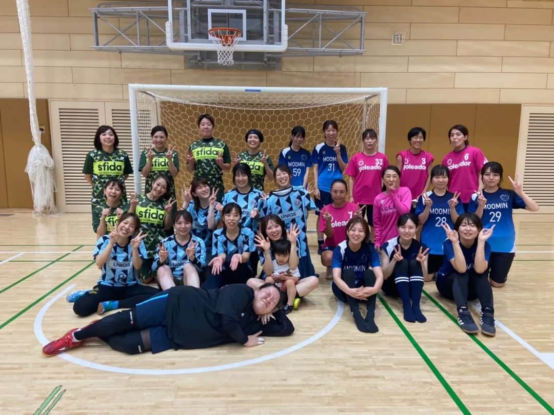 ユニクスのインスタグラム：「#トレーニングマッチ 2023.8.26 #レディース 🙋🏻‍♀️  VS サプライズ VS  090000 VS ムーミン  7分総当たり戦×3周  3勝2敗4分 5総得点3総失点  ユニクス主催で女子交流戦を開催しました⚽ ボールをなかなか前に運べず苦戦もしましたが、以前に比べてパス回しもできるようになり日々成長中なユニクスレディースです🙋🏻‍♀️  対戦チームの方々、 沢山の応援や差し入れ、アドバイス等ありがとうございました！！  #ユニクス #ユニクスレディース #フットサル #女子交流戦 #練習試合募集中 #赤羽体育館 #メインアリーナ」