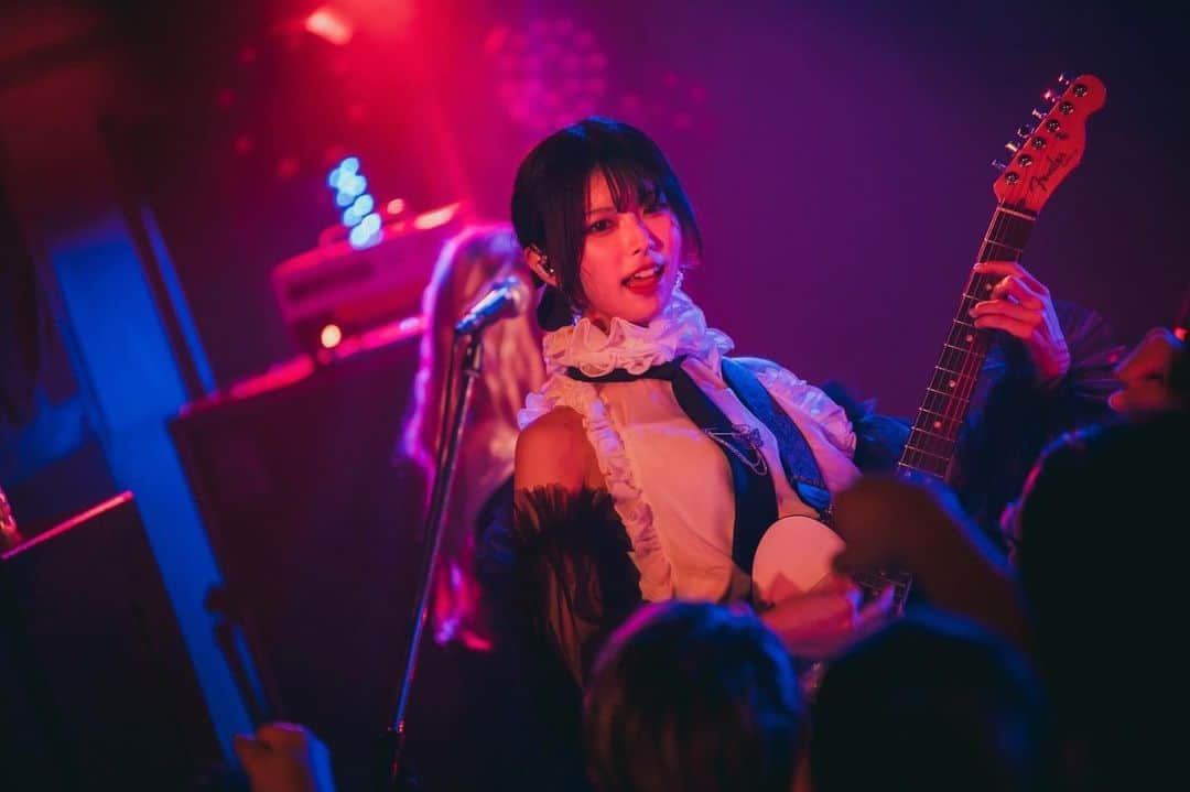 森脇加奈子のインスタグラム：「🥀🤍🖤  Faulieu. Presents " RPG " ep.6 at 渋谷eggman  photo by @okkytree   #Faulieu #band #girlsband  #rock #rockband #musician #show #live #livephotography #photogaphy #vocal #guitarvocal  #guitarist #guitarplayers #guitar #telecaster #Fender #Fenderamerican #japanese #japanesegirl  #tagsforlikes #followme #tfl  #일본 #팔로우미 #粉我」