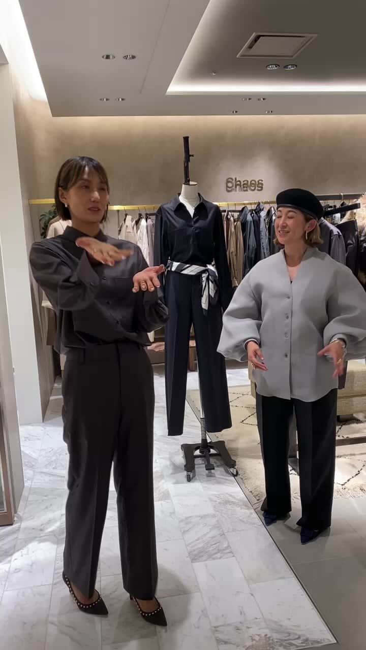 坪田あさみのインスタグラム：「DEGAGE初のインスタライブを 新宿伊勢丹のカオス店舗より お送りしました🖤 @degage.tokyo  @chaos_tokyo.jp  @mimimimi.m」