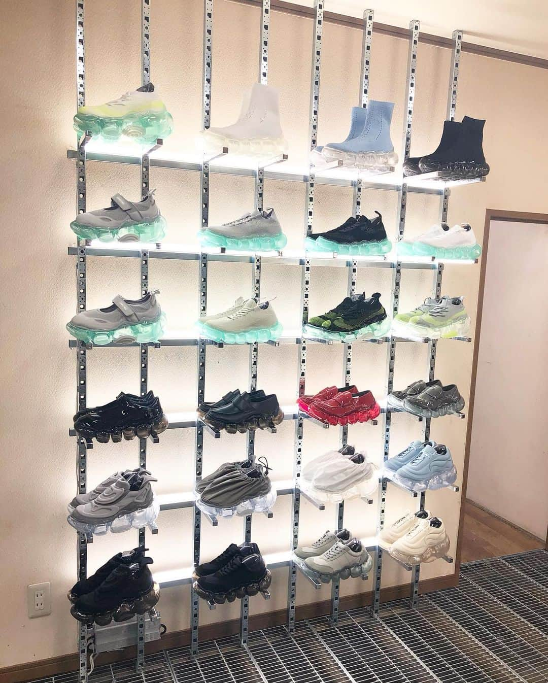 三海裕弥さんのインスタグラム写真 - (三海裕弥Instagram)「Very excited to see so many shoes👟✌︎ #SNEAKERS #TOKYO」8月30日 21時06分 - kapetayo_yuya