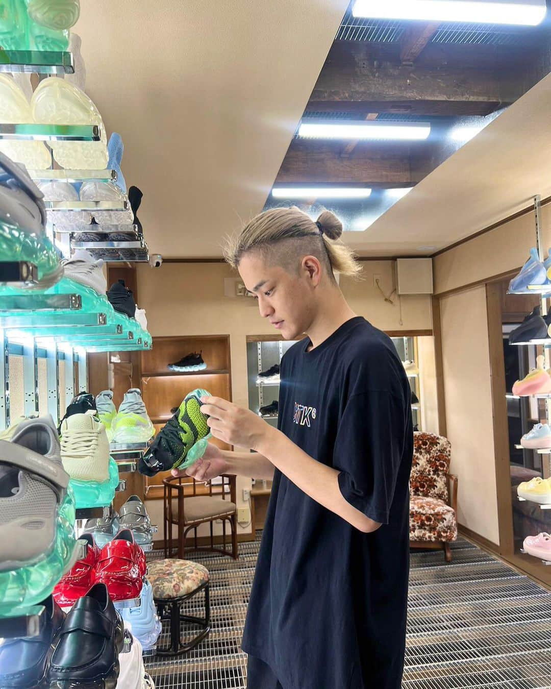 三海裕弥さんのインスタグラム写真 - (三海裕弥Instagram)「Very excited to see so many shoes👟✌︎ #SNEAKERS #TOKYO」8月30日 21時06分 - kapetayo_yuya