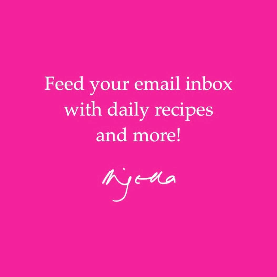 ナイジェラ・ローソンさんのインスタグラム写真 - (ナイジェラ・ローソンInstagram)「💗 I am away and off-grid for a bit over a week, but during my absence you can still get #RecipeOfTheDay and, indeed, sent to your inbox daily by signing up to nigella.com. Obviously, it’s free, and it’s the work of a moment to register – as many of you lovelies already know. And to get to the link, click on link in bio. Most of you may know what’s meant by “click on link in bio”, so just skip this bit, but for those who don’t, let me explain: tap on my name right up top, which will take you to a page that has a link on it that says www.nigella.com/instagram. When you click on this link, it will take you to a page of photographs: click on the double of this pink photograph – you sometimes have to tap a couple of times for some reason – and you will be taken to it! 💗」8月30日 21時06分 - nigellalawson