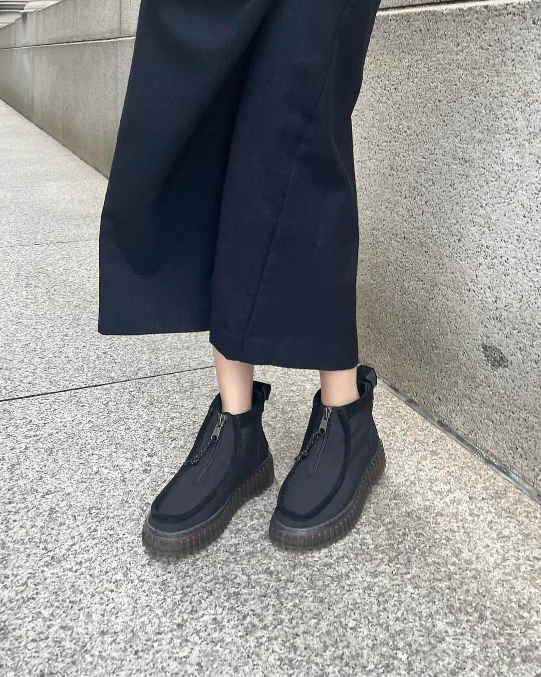 谷内咲季さんのインスタグラム写真 - (谷内咲季Instagram)「. . . 初クラークス♡ @clarksshoes   #clarks #クラークス #Torhill #Eastpak . . .」8月30日 21時06分 - saki.tnuc