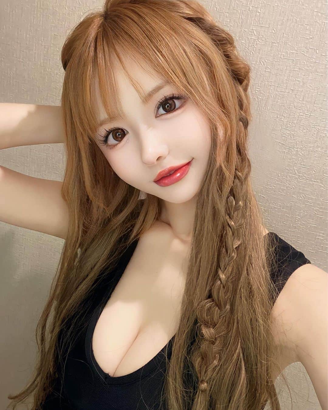 みやびのインスタグラム：「⁡ 今日は朝から銀行行ったり、雑紙まとめたりたくさん働いた😅😅 ⁡ へとへとだけど、今日の夜も出勤するよん♪♪ ⁡ SNS指名も大歓迎なので待ってます( *´꒳`* )✨ ⁡ ⁡ ⁡ ⁡ #バルセロナグループ #Fillia #フィリア #札幌 #すすきの #ススキノ #キャバクラ #キャバ嬢 #キャバクラ嬢 #ニュークラブ #ニュークラ #ニュークラ嬢 #キャバ #ラウンジ #ガールズバー #すすきのキャバクラ #すすきのキャバ嬢 #すすきのグルメ #札幌旅行 #北海道旅行 #美人 #美女 #可愛い #可愛い女の子 #銀座 #六本木 #北新地 #錦 #中州 #いいね返し」