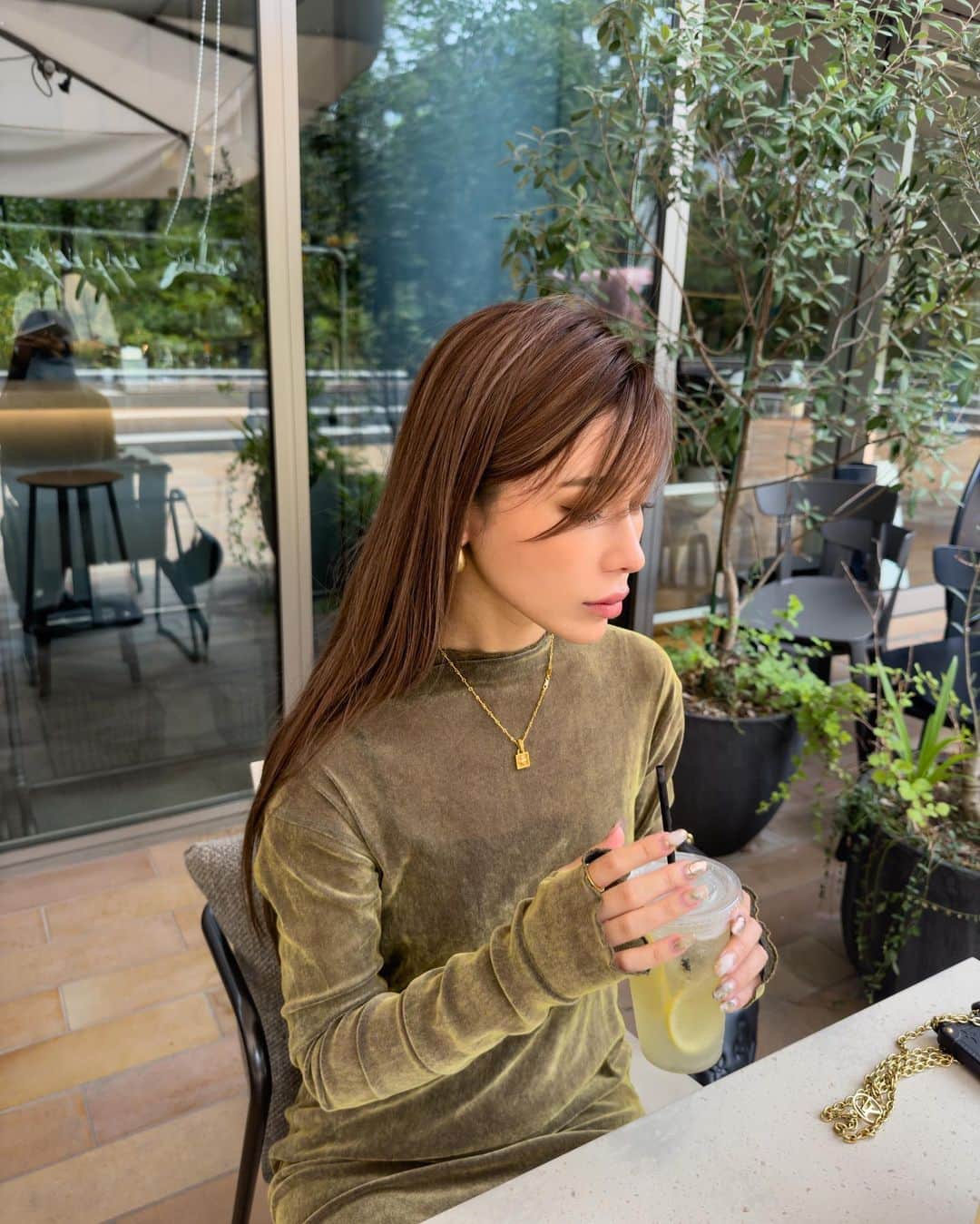 Azuさんのインスタグラム写真 - (AzuInstagram)「昨日の新作のワンピース❤️ 生地があまり見ない国産生地のベロアフロッキー✨凄く楽ちんで着心地も良いの🖤  秋のお気に入り決定ワンピ🍁  @glamlipsofficial   #ファッション#コーデ#秋服#秋服コーデ#glamlips#glamlipsshop #グラムリップス#カラーコーデ#楽ちんコーデ」8月30日 21時11分 - azu.aaatan