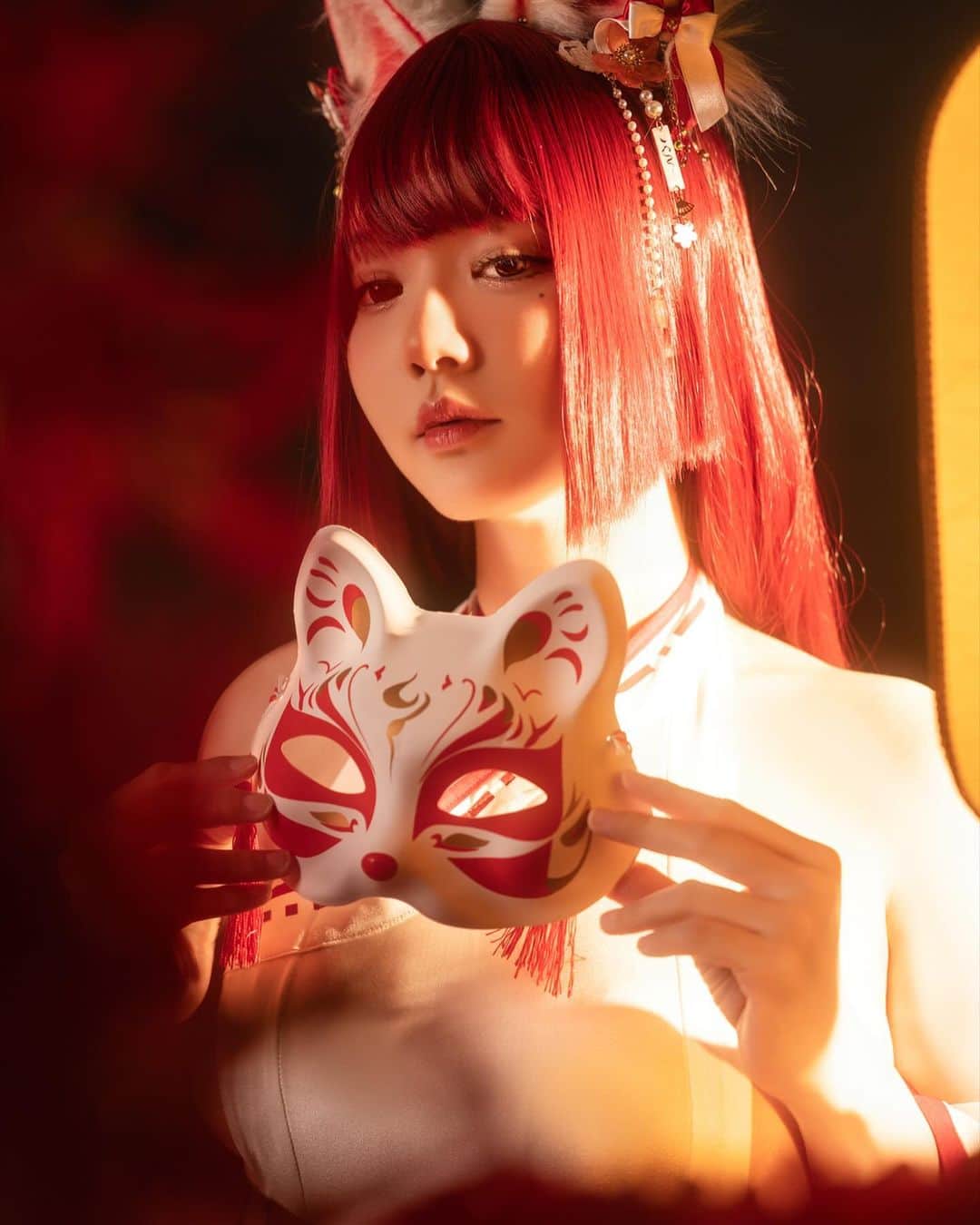 YingTzeさんのインスタグラム写真 - (YingTzeInstagram)「What would you do if you meet this Fox Shrine Maiden ? 🦊✨ ( I’m expecting a lot of weird answers somehow … )  This month’s Original Concept is Fox Shrine Miko ✨ Set D for this month’s photo set , link in bio ❤️ Last day is 31st August !  📸 @prestonles.ig  Studio @peoplegraphy   #kemonomimi #foxgirl」8月30日 21時13分 - yingtze