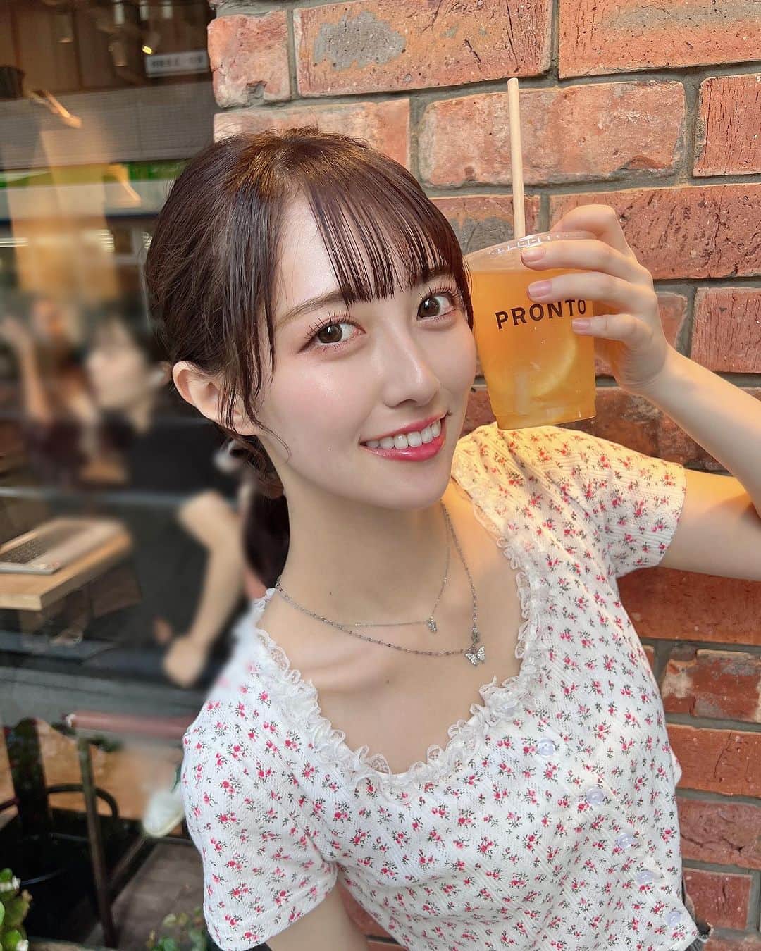 保科凜のインスタグラム：「かわいい服着てると今日だけでしょっていつもいわれる𖦹‎.𖦹‎💧 困った𖦹‎.𖦹‎💧  ・ ・   #idol  #jamscollection  #selfie  #like  #followme  #instagram  #cafe  #pront   #アイドル #ジャムズ #保科凜 #ミディアムヘア」