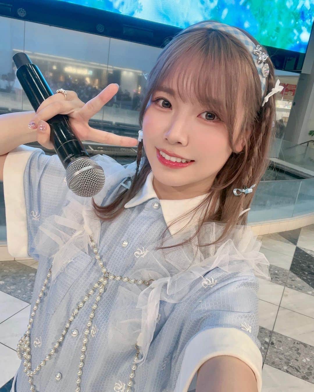 Liyuu（リーユウ）のインスタグラム：「💐4th Single「bloomin’」リリイベin池袋・サンシャインシティ 噴水広場 ありがとうございました！  🤍bloomin’ 🤍ルルカワイマ 🤍Miracle Chocolate Night 🤍ミルクキャンディ 歌いました！  リリース当日イベントでお会いできて本当に嬉しいです！！ また会おうね！ #liyuu_bloomin」