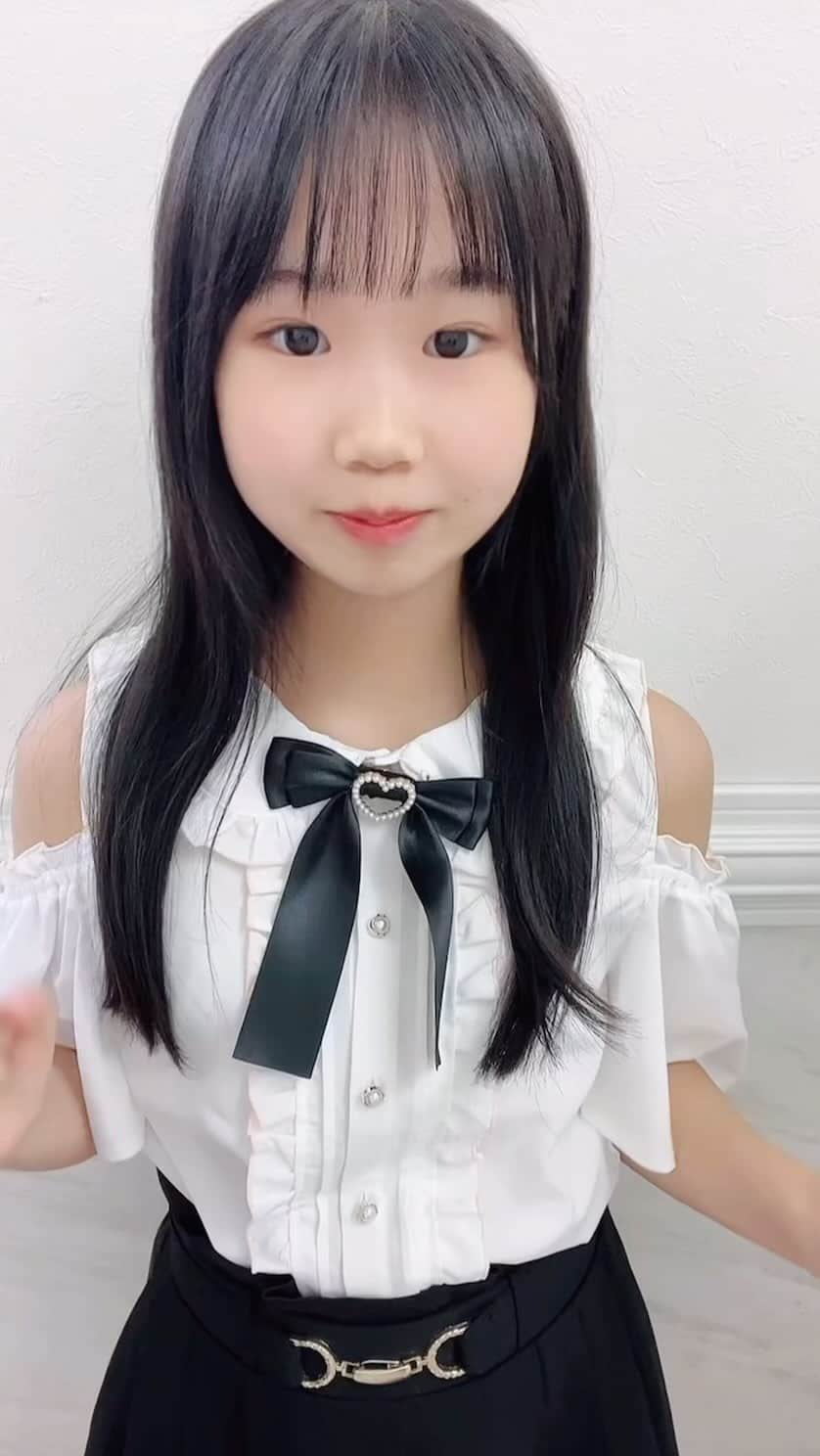 松永あいかのインスタグラム：「メイク薄いけどすき？ .  .  .  .  .  .  .  .  .  .  . #アイドル#おーえすけー#松永あいか#中学生#可愛い#大須#09#14歳#いいねしてほしい#中2#拡散希望#jc#推して#黄緑色担当#大須商店街#フォロー #量産型 #リボン」