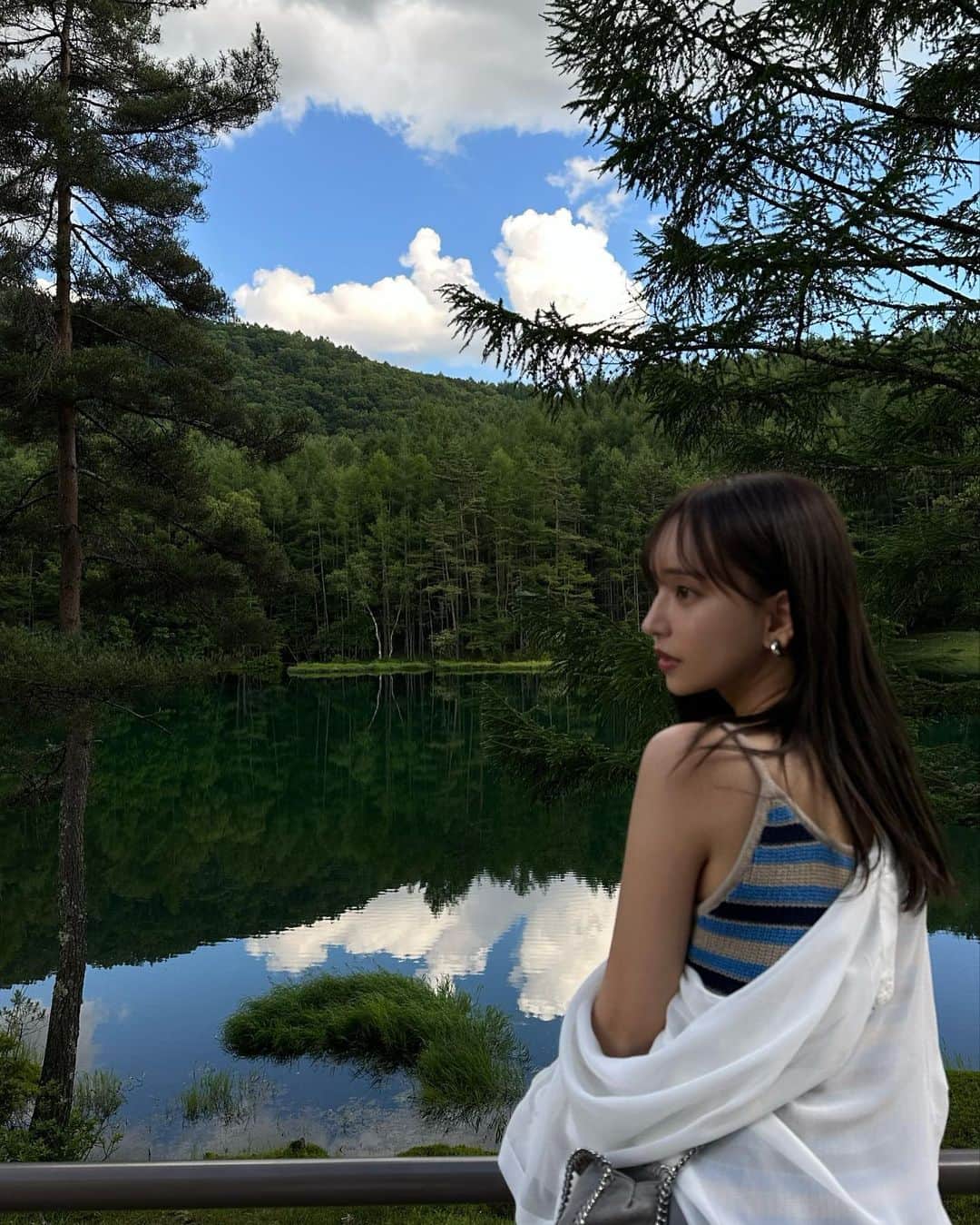 平尾優美花（ゆみちぃ）のインスタグラム：「こんなに綺麗な自然を見れる日本は素晴らしい 木々が鏡みたいに映る水面が美しくて幻想的だった🪷🇯🇵 #御射鹿池#蓼科」