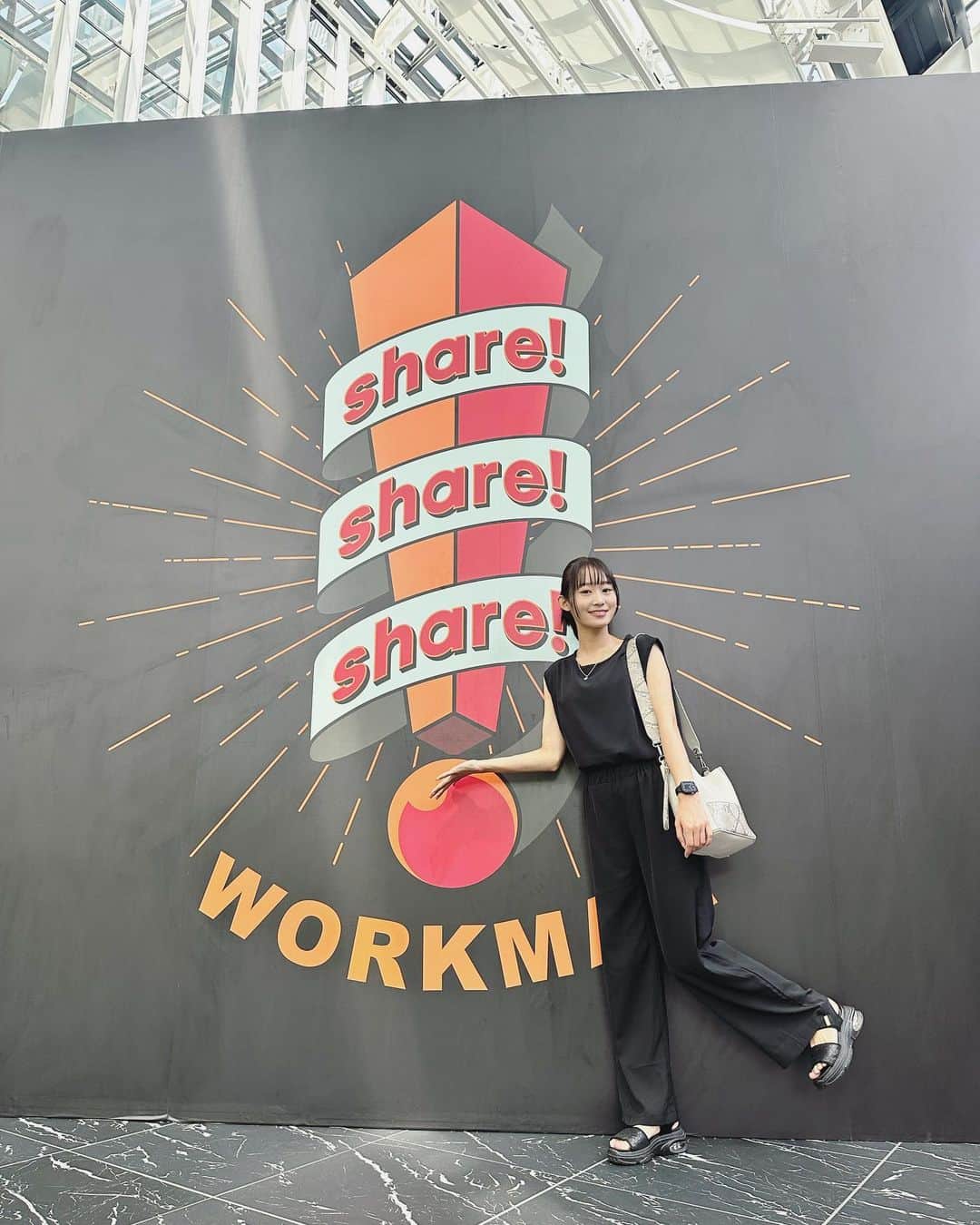 真崎かれんのインスタグラム：「ワークマンの秋冬新作発表会に行ってきました！✨ 早速、今年の秋冬に身につけたいアイテムをたくさん見つけました😆  そして災害時を想定した避難体験もできました。 樹脂プレートが入ったブーツがとても軽くて丈夫！  いろんなブースがあって楽しかった〜😆  #workman #ワークマン  #ワークマンプラス」