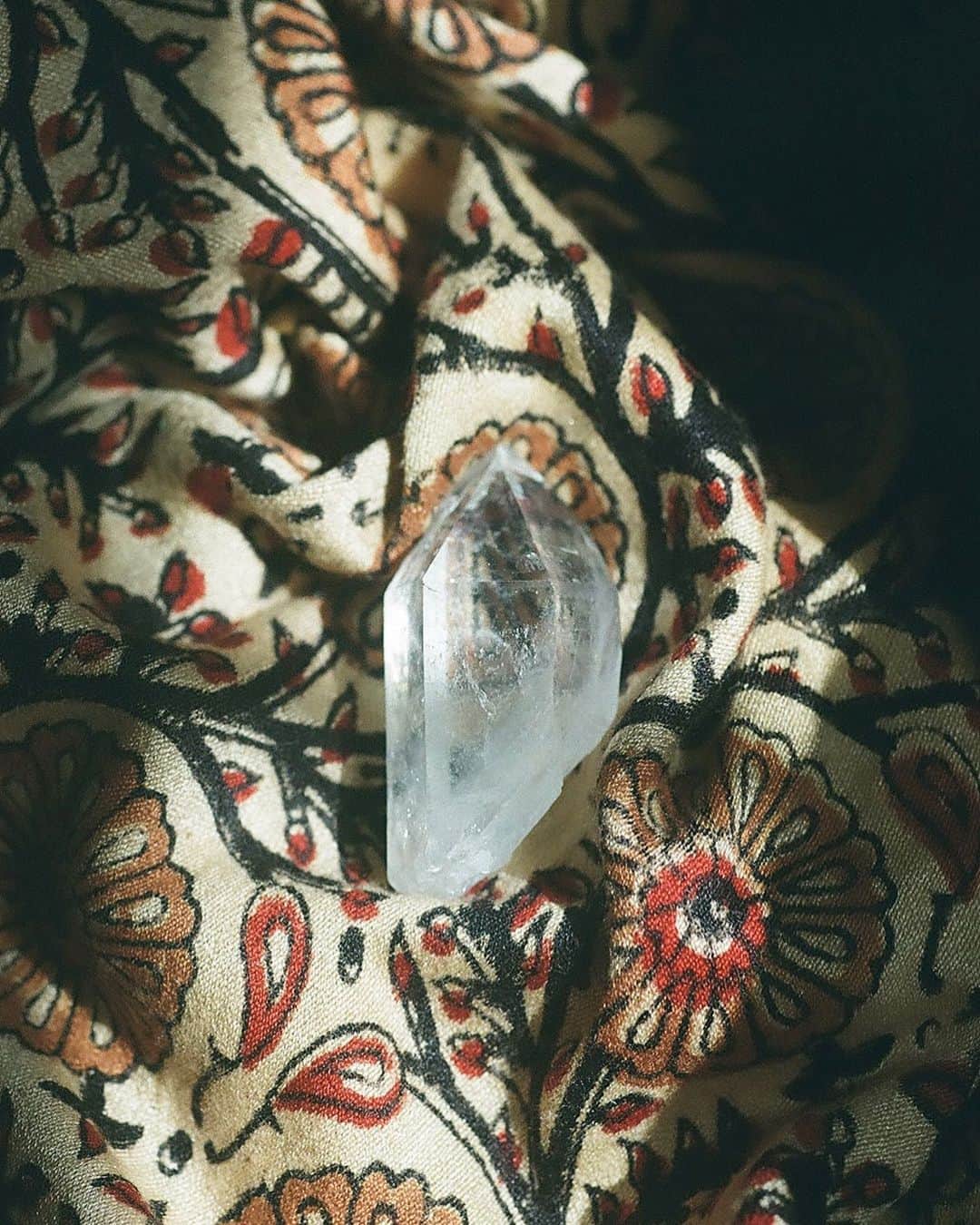 Joe Ideのインスタグラム：「かっこいい石はいくつ持っていても  いいんです実は🪨#合法」