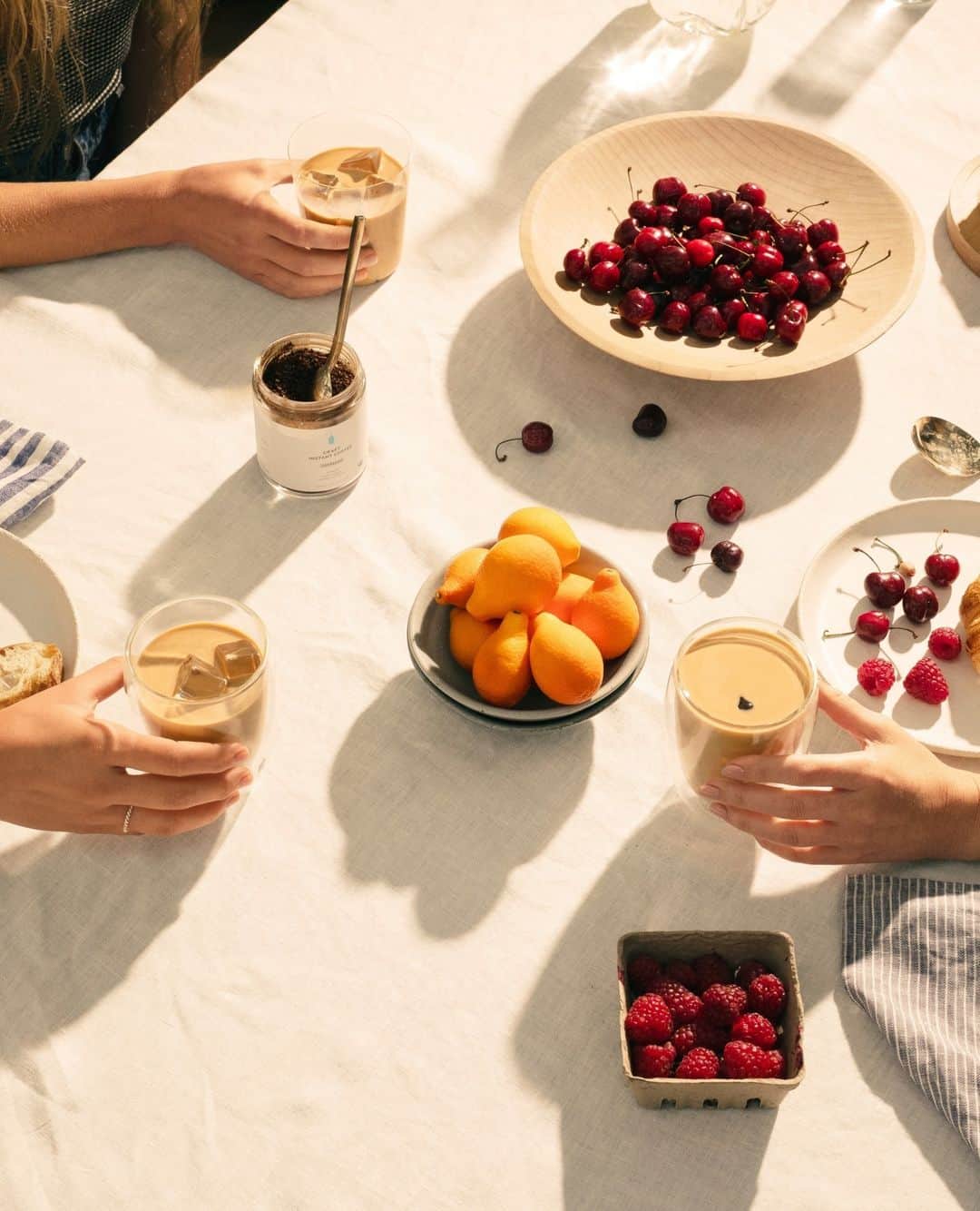 のインスタグラム：「Instant coffee is for every occasion—especially those end-of-summer gatherings. Make a large batch to share with friends at the park, beach, or backyard hang.」