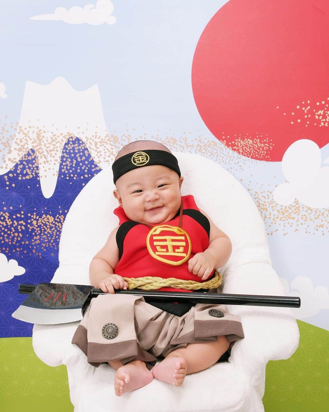 CHOCOのインスタグラム：「🫶🏻🫶🏻🫶🏻  #百日祝い #金太郎 #赤ちゃん #ベビスタグラム」