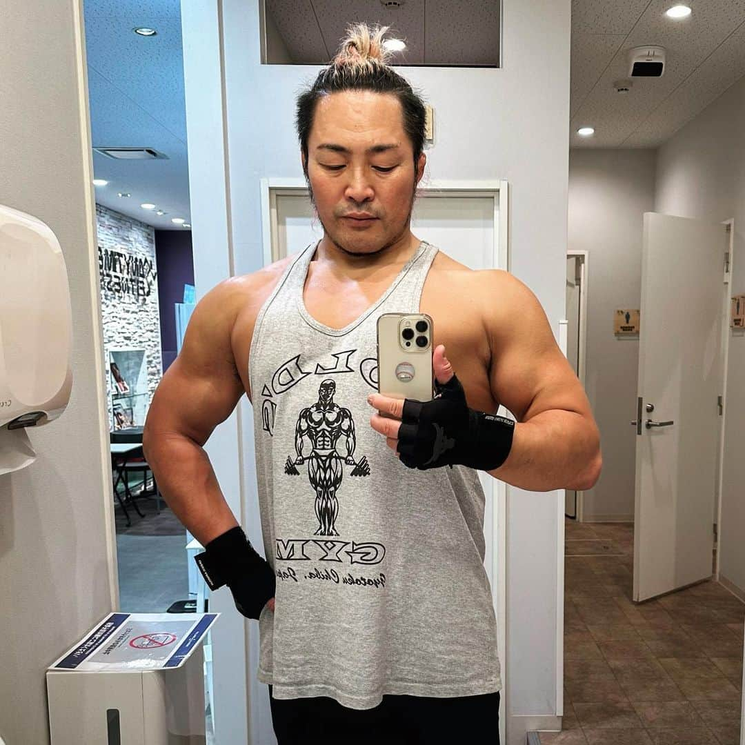 棚橋弘至さんのインスタグラム写真 - (棚橋弘至Instagram)「#肩トレ #shoulderworkout  🍈(￣(工)￣)🍈  ダンベルサイドレイズ多めに  #anytimefitness」8月30日 21時36分 - hiroshi_tanahashi