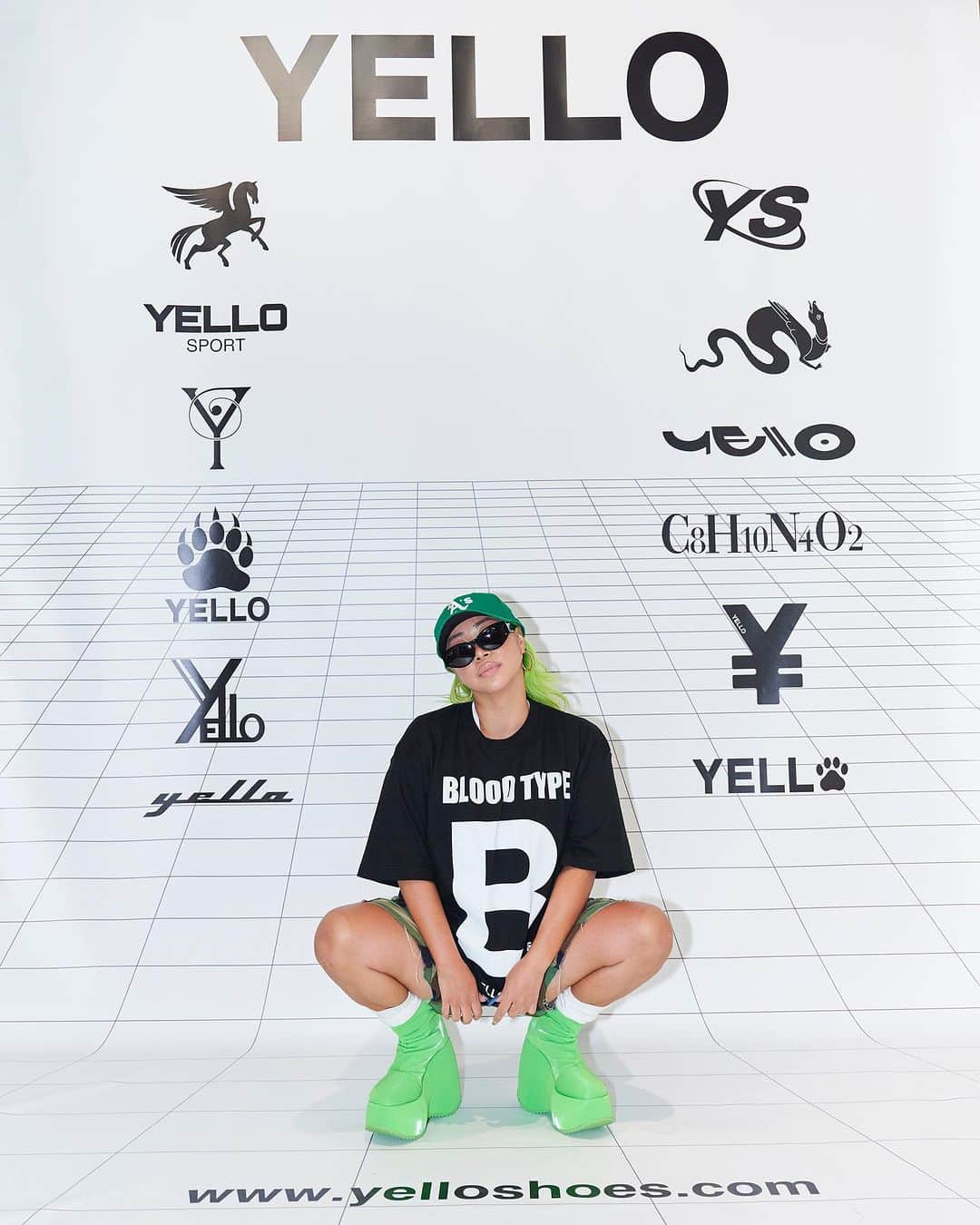 ルナのインスタグラム：「@yelloshoes_official POP UP‼️ 隅から隅まで語り尽くせないくらい可愛い✨ 1つのアイテムに対して細いとこまでアイディアが散りばめられてて、そのオタクな箇所に惹かれて逆に情が湧いて悩んでしまうと言う、作り手の愛情が詰まった今季AWも最高だった🔥 会場内にはプリクラやUFOキャッチーもあるから9/5まで原宿で開催されてるから是非行ってみてね!!! #yello」