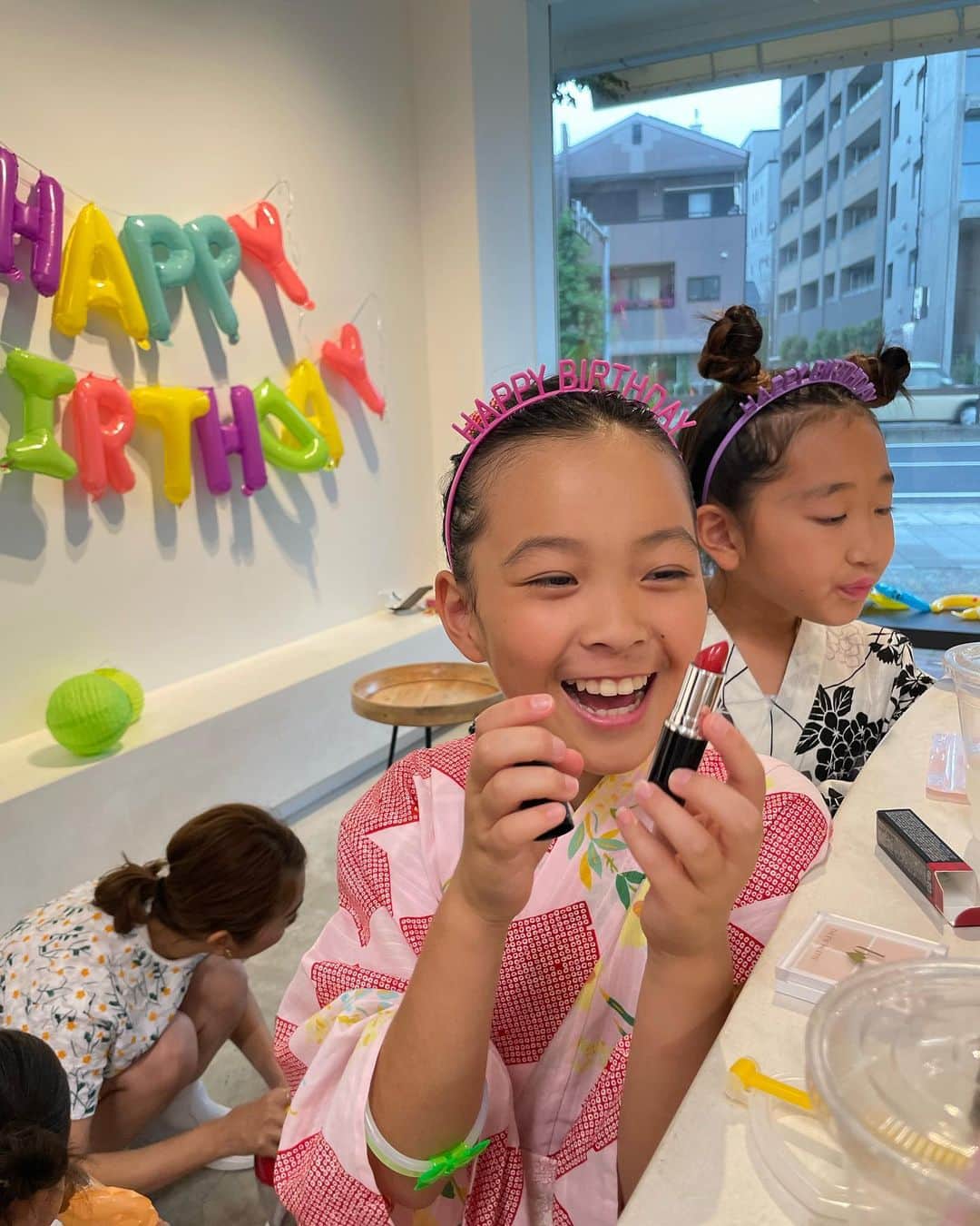 正中雅子さんのインスタグラム写真 - (正中雅子Instagram)「夏の思いで🎂🍉  いつものメンバーで神戸お誕生日会🎐  今年は　@mitsuko_0315 が提案してくれて夏祭り💜💛🧡  @wakkin__m の娘ちゃんが10歳の時には、娘は20歳😳😳😳こわーい笑  といいつつ♡ 娘の10歳のお誕生日もとっても思い出深い夏になりました🫶✨  こうして皆んなと子育ても楽しめる環境には感謝しかない🥰  #お誕生日会#夏祭り #kidsbirthdayparty #birthdayparty」8月30日 21時41分 - masacoshonaka