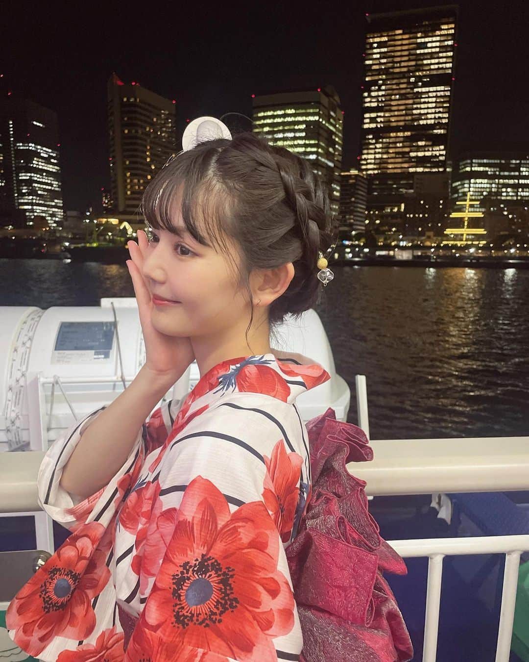 平塚日菜さんのインスタグラム写真 - (平塚日菜Instagram)「.  .  .  夏らしい💫🌉🌺  この間浴衣を着ましたー！  #浴衣  #東京湾納涼船」8月30日 21時41分 - hiratsukahina