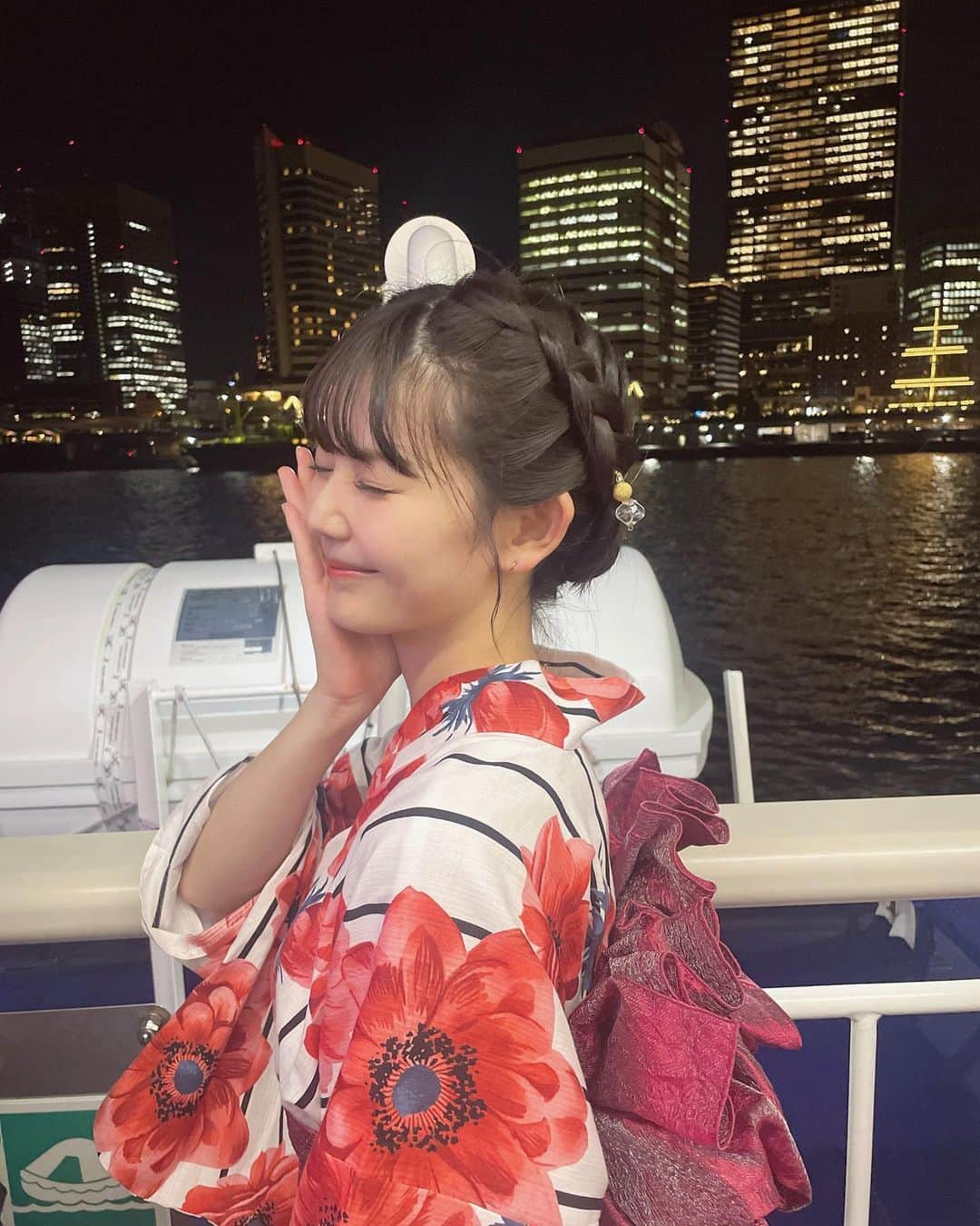 平塚日菜さんのインスタグラム写真 - (平塚日菜Instagram)「.  .  .  夏らしい💫🌉🌺  この間浴衣を着ましたー！  #浴衣  #東京湾納涼船」8月30日 21時41分 - hiratsukahina