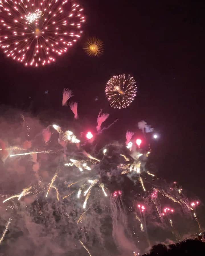 神崎菜緒（なをまる）のインスタグラム：「ㅤㅤㅤㅤㅤㅤㅤㅤㅤㅤㅤㅤㅤ Summer🎆💕  〰️  ピンクのハートの花火がすごく可愛かった❤︎   #花火 #花火大会 #江戸川花火大会」