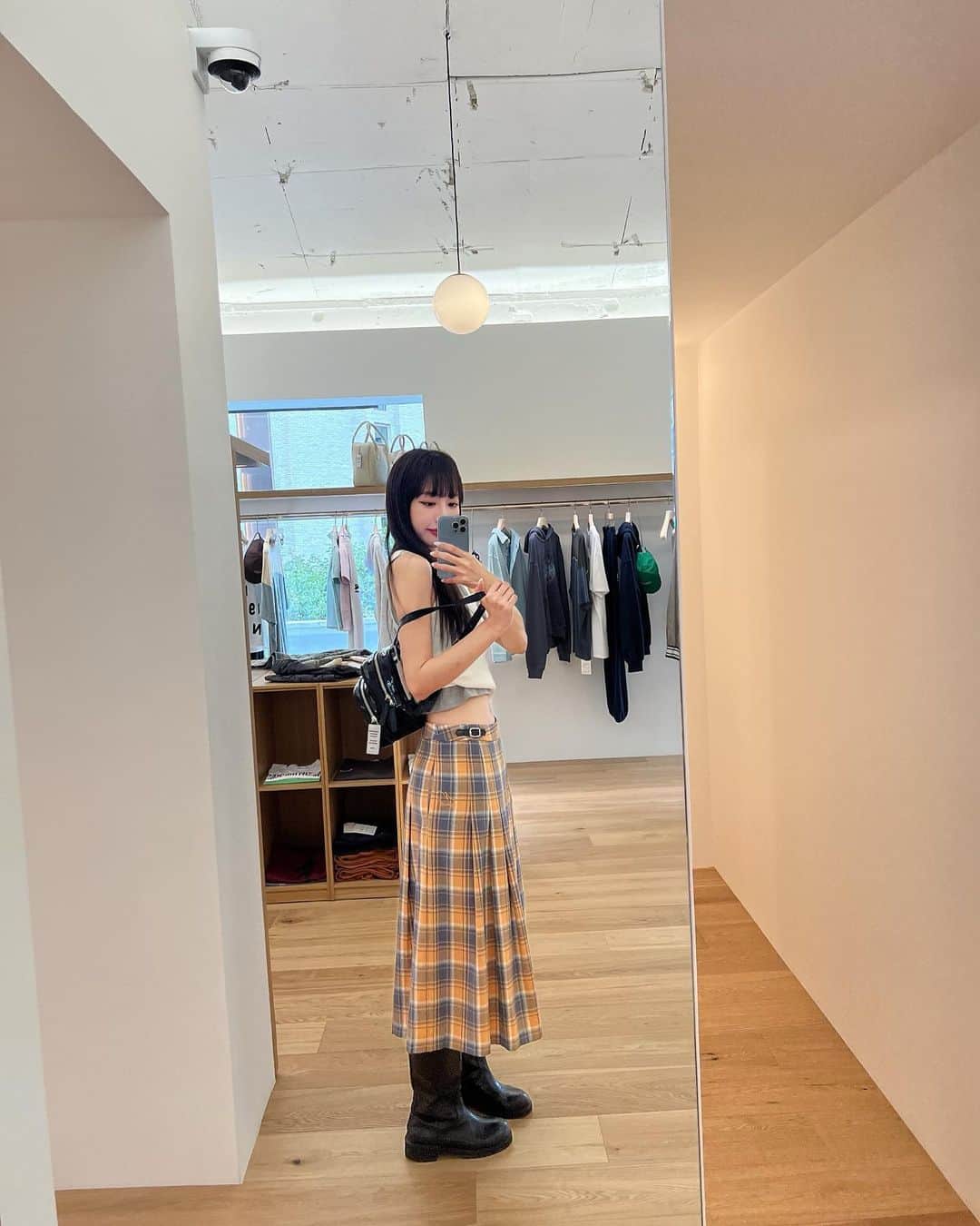 ホン・ウンジのインスタグラム：「NIEEH🖤」