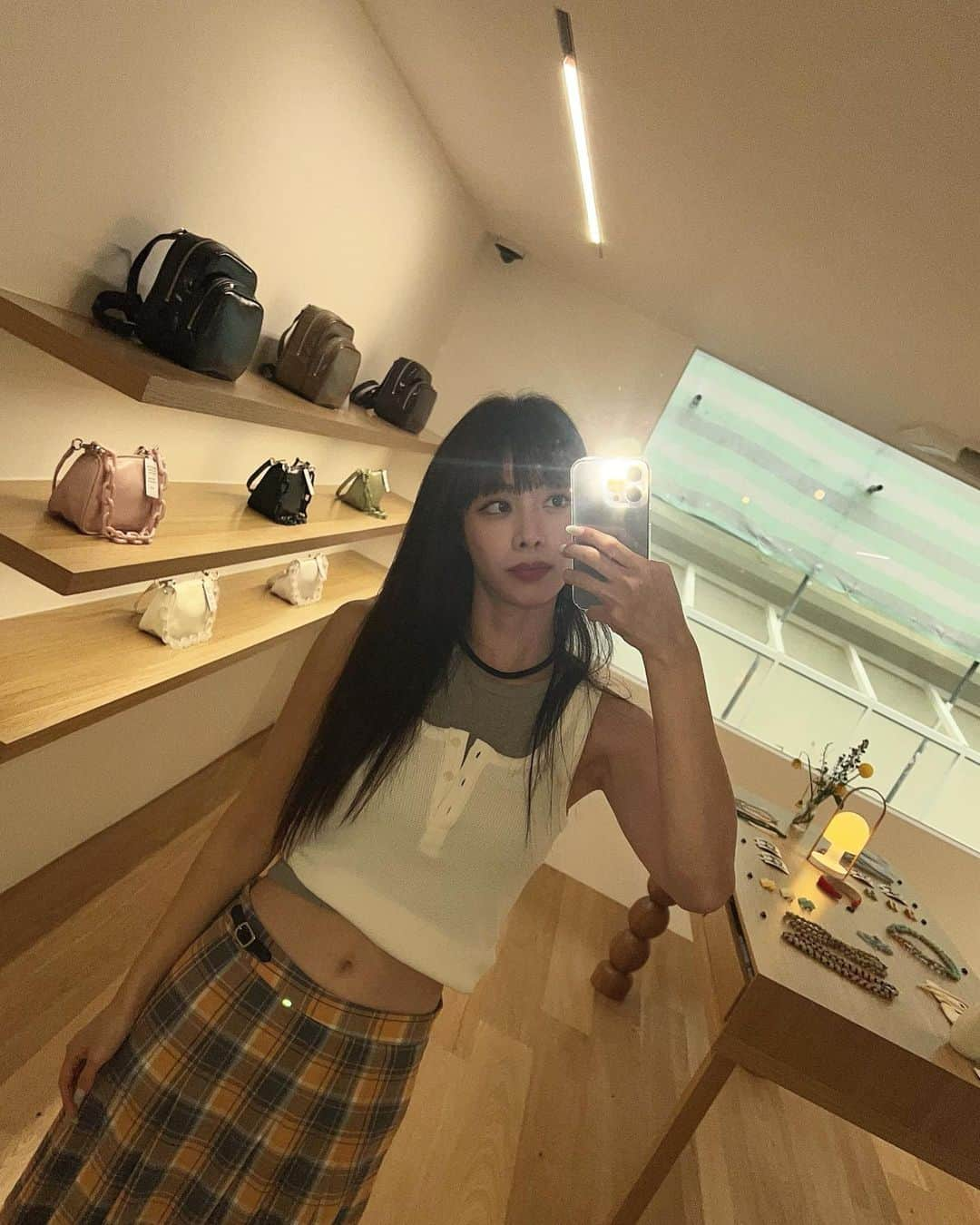 ホン・ウンジさんのインスタグラム写真 - (ホン・ウンジInstagram)「NIEEH🖤」8月30日 21時44分 - bg_eunji92