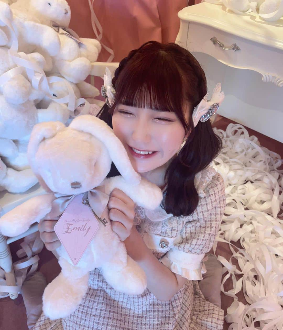 桃姫もえかさんのインスタグラム写真 - (桃姫もえかInstagram)「にっこにっこ♡  ディアマイさんの新作可愛すぎた👼💕  #ディアマイラブ さんのレセプションいってきた〜 ストーリーあげたらどこの服〜質問多くて、わかる可愛いよねなった♡ぜひ新作GETしてね✨  そして撮影スポットも可愛いよね✨  そして最近家でホワイトニング始めたの🦷 マスクとること多くなったから 家で簡単にテレビとかアニメみながらできるしおすすめーーー  #アイドル　#推してください ＃ホワイトニング #量産型ヲタク #量産型コーデ #量産型 #量産型女子  #量産型メイク #笑顔が一番  #おすすめ  #アイドル好きと繋がりたい #地下アイドル  #自発ください #いいね返し #美男美女さんと繋がりたい  #アニメ好きな人と繋がりたい#いいねした人で気になった人フォロー  #コンカフェ #自撮り界隈#コンカフェ #隠しきれないヲタク #likeforlike #followｍe  #instagood   #l4l 	#데일리	#오오티디　 #コスプレ女子」8月30日 21時45分 - moeka_141221