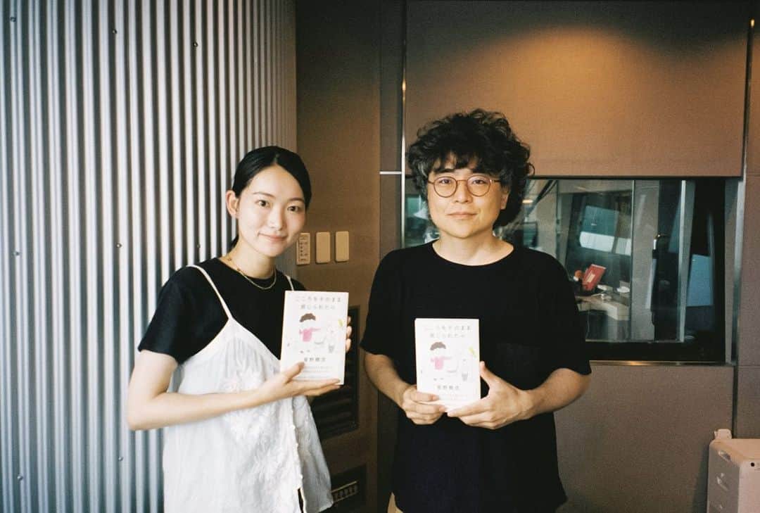 小川紗良さんのインスタグラム写真 - (小川紗良Instagram)「ラジオのゲストとシリーズ📸  少し前ですが、GOOD NEIGHBORS 代演させていただいた週の方々。  #タナカカツキ さん #児玉雨子 さん #星野概念 さん #中越パルプ工業 #西村修 さん  ありがとうございました！  #film #filmphotography #radio #jwave #goodneighbors #good813 #ラジオ #ゲスト #夏合宿」8月30日 21時50分 - iam_ogawasara