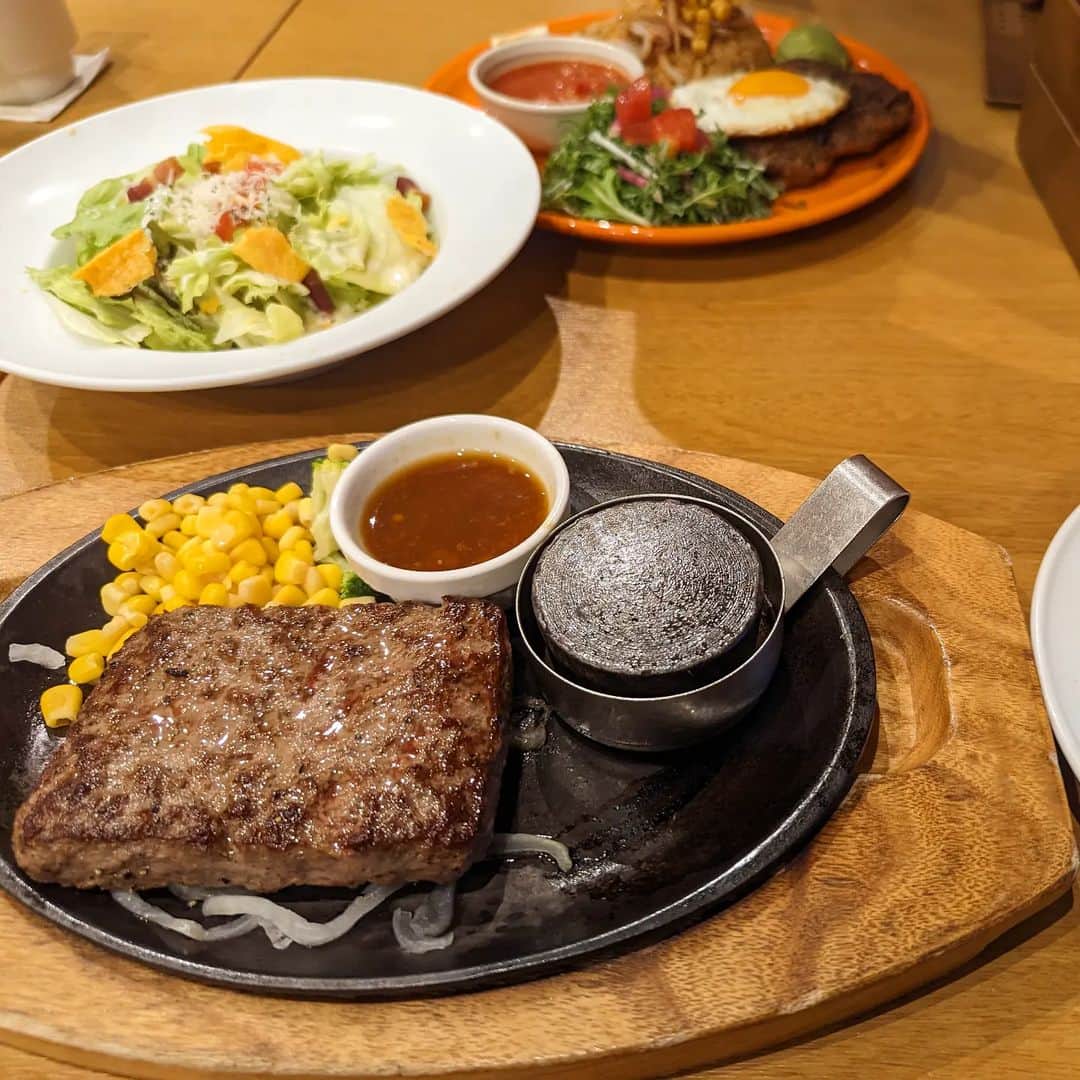 島田佳奈のインスタグラム：「肉肉しいハンバーグが食べたくて、夏。  #肉の日は昨日」