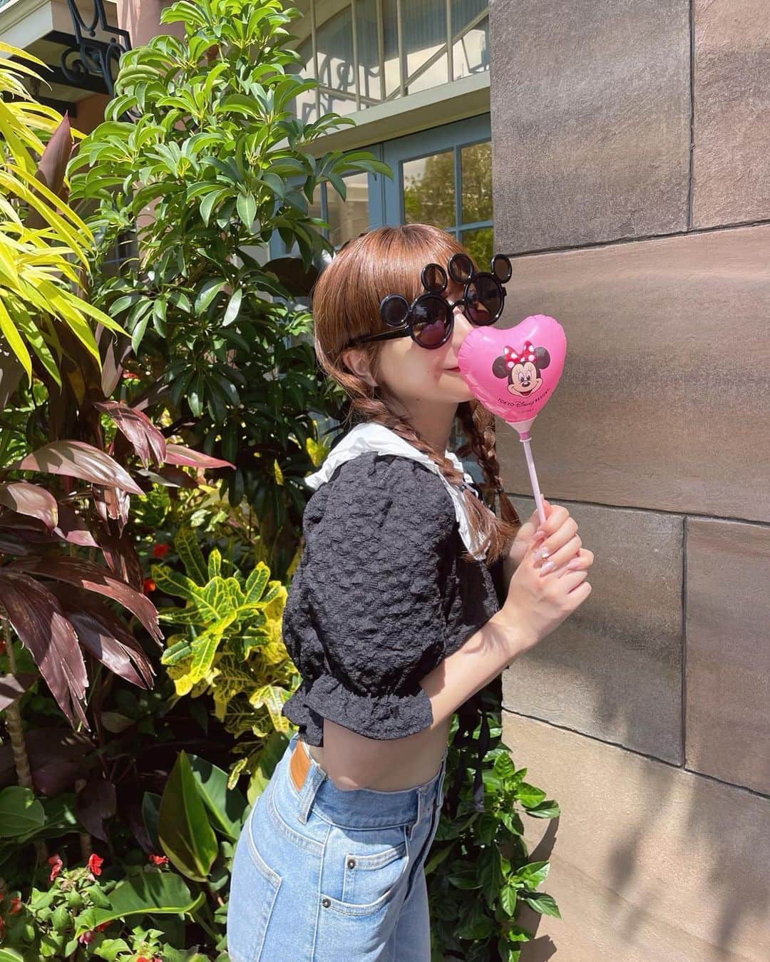 太田彩夏のインスタグラム：「・ 夏ディズニー😎🌺  #disney #tokyodisneyland #tokyodisneyresort  #過去pic」