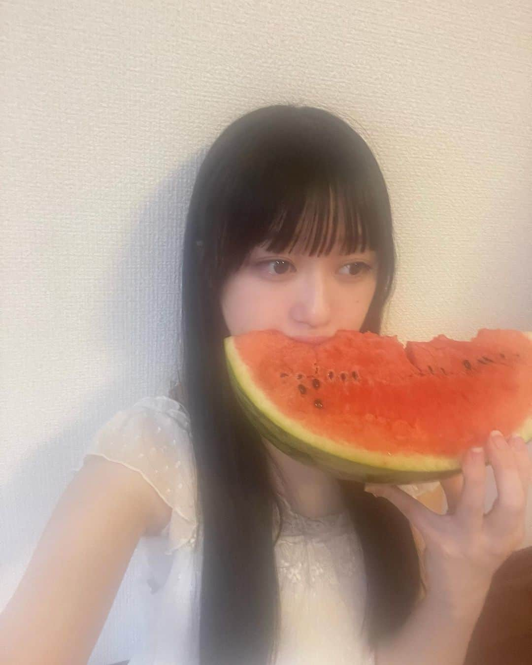 橘花怜さんのインスタグラム写真 - (橘花怜Instagram)「♡  夏しました♡ すいかだーいすきっ！  #いぎなり東北産 #橘花怜 #すいか #もうそろそろ #夏 #おわっちゃう？ #麦茶飲もうとしたら #コップ穴空いてた #いいおもいで」8月30日 21時53分 - tachibana_karen_official