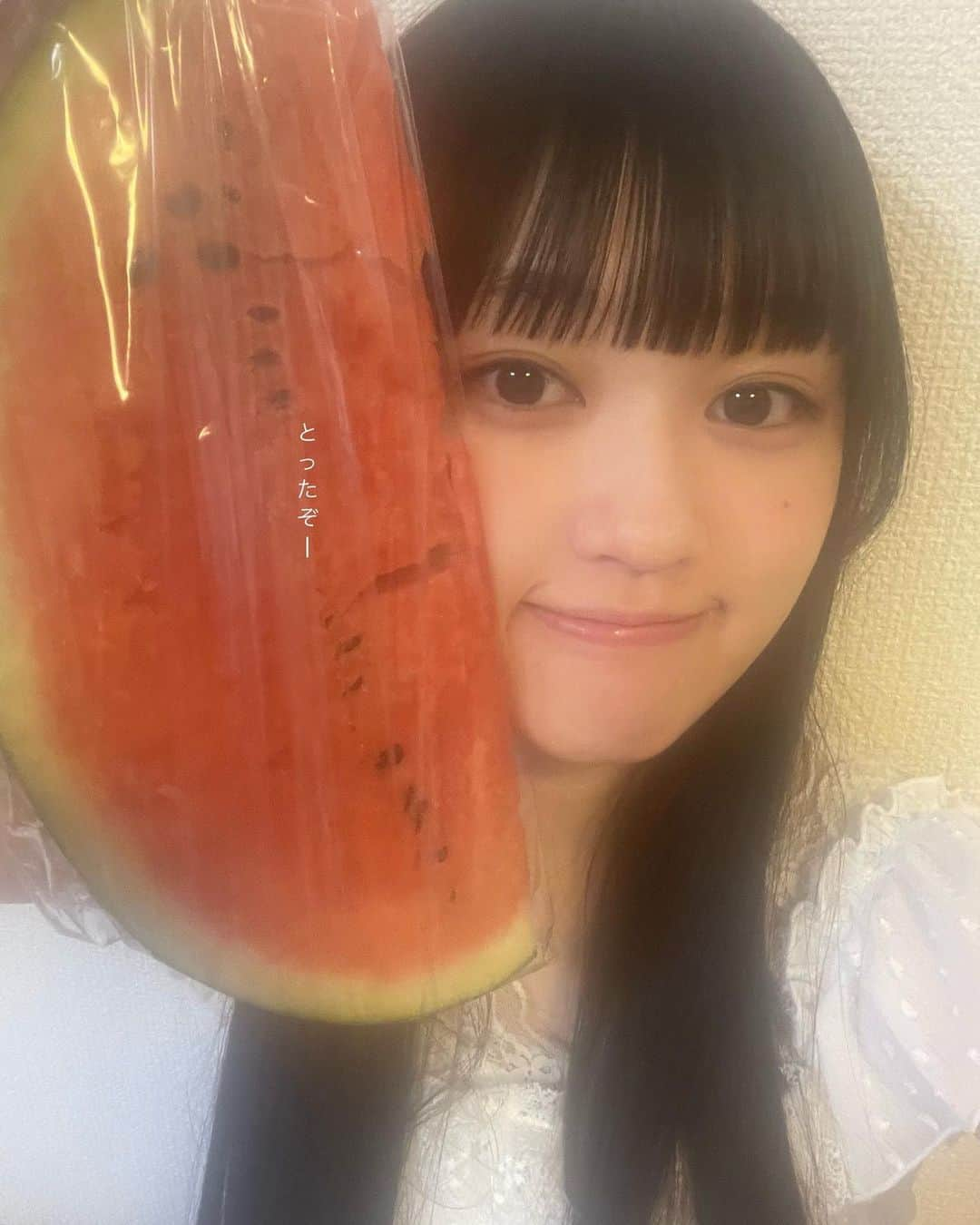 橘花怜さんのインスタグラム写真 - (橘花怜Instagram)「♡  夏しました♡ すいかだーいすきっ！  #いぎなり東北産 #橘花怜 #すいか #もうそろそろ #夏 #おわっちゃう？ #麦茶飲もうとしたら #コップ穴空いてた #いいおもいで」8月30日 21時53分 - tachibana_karen_official