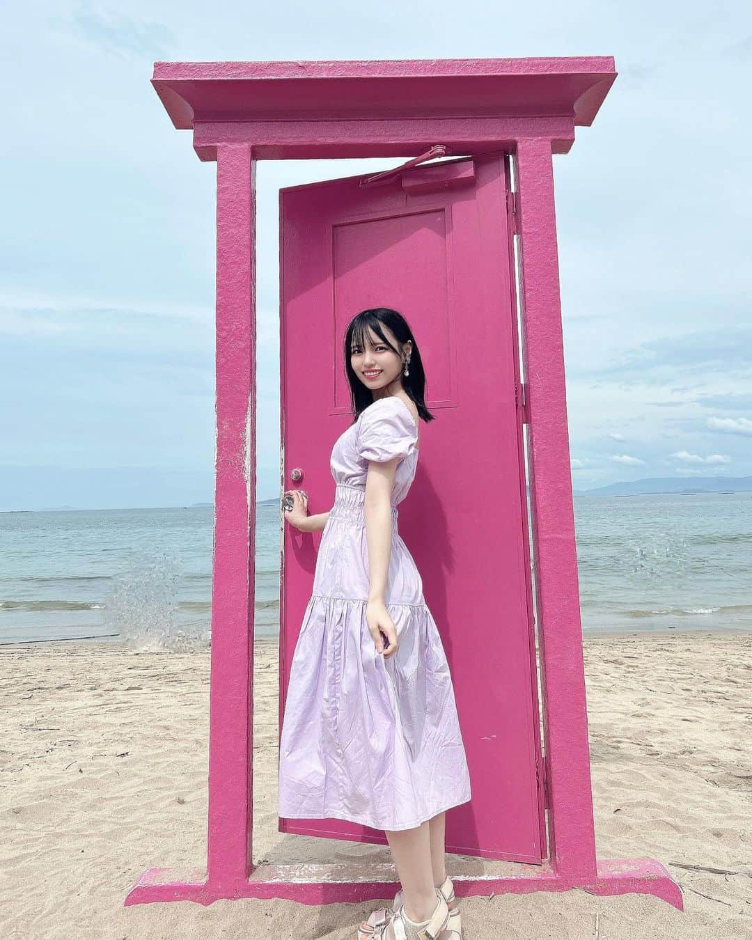 岩田陽菜のインスタグラム：「どこでもドアかすずめの戸締りで悩んだよ…🚪🩷」