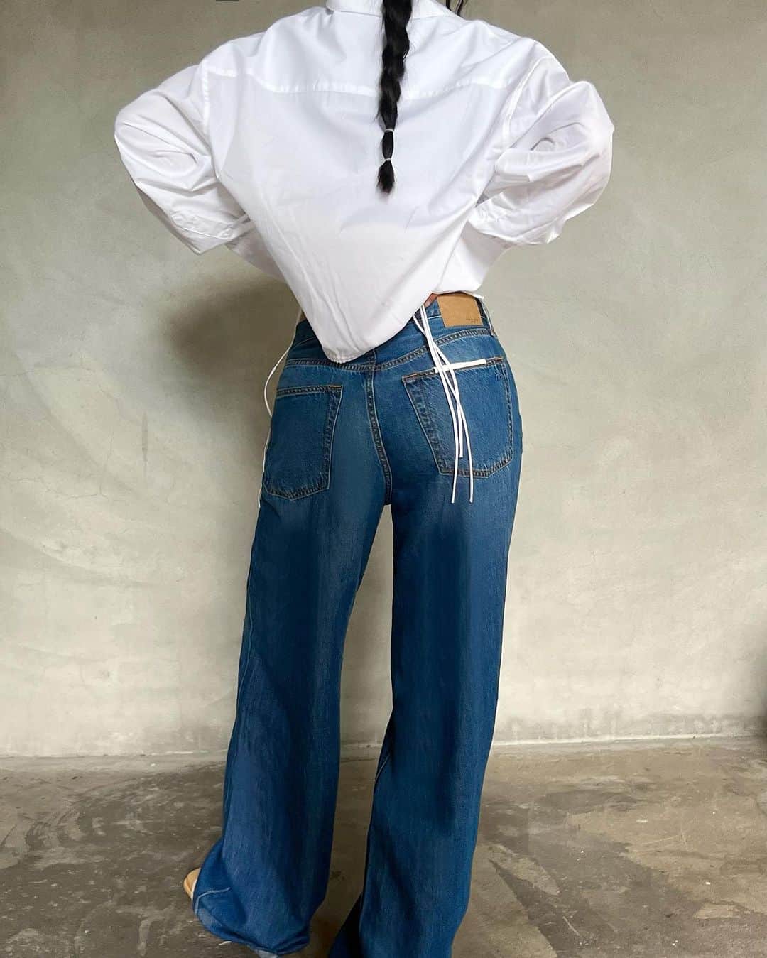ラグ&ボーンのインスタグラム：「LUDICROUSLY SOFT. Featherweight is the softest denim in the world.」