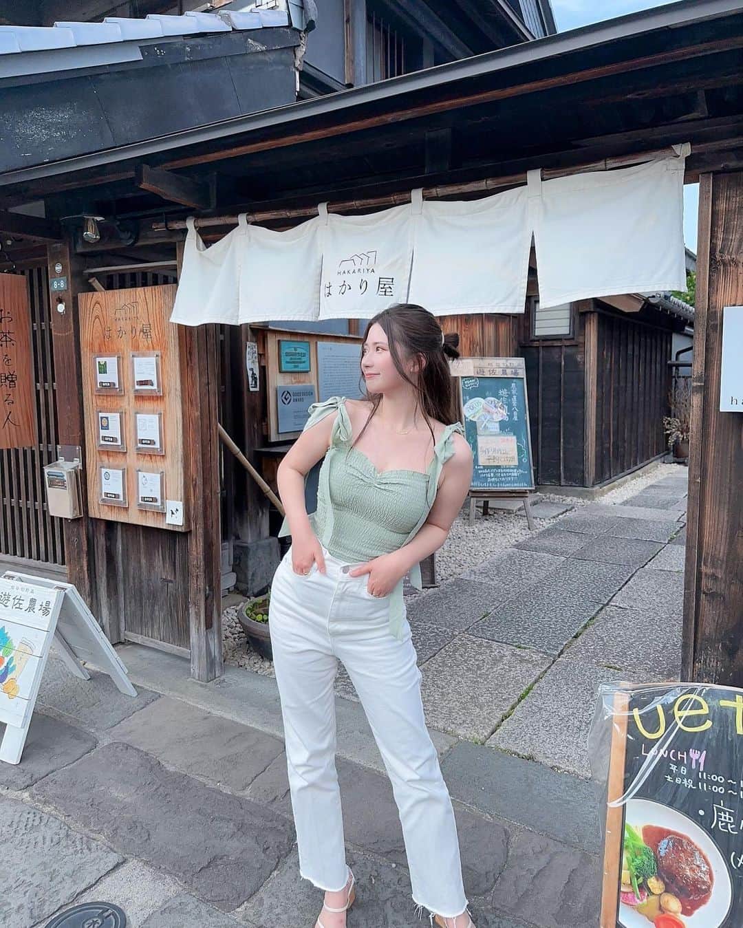のインスタグラム：「⁡ 鹿ハンバーグ 食べ行った時🦌🫶🏻 ⁡ トップスは、 カイルアで フラッと入った可愛いお店で 買った お気に入りの🏝️」