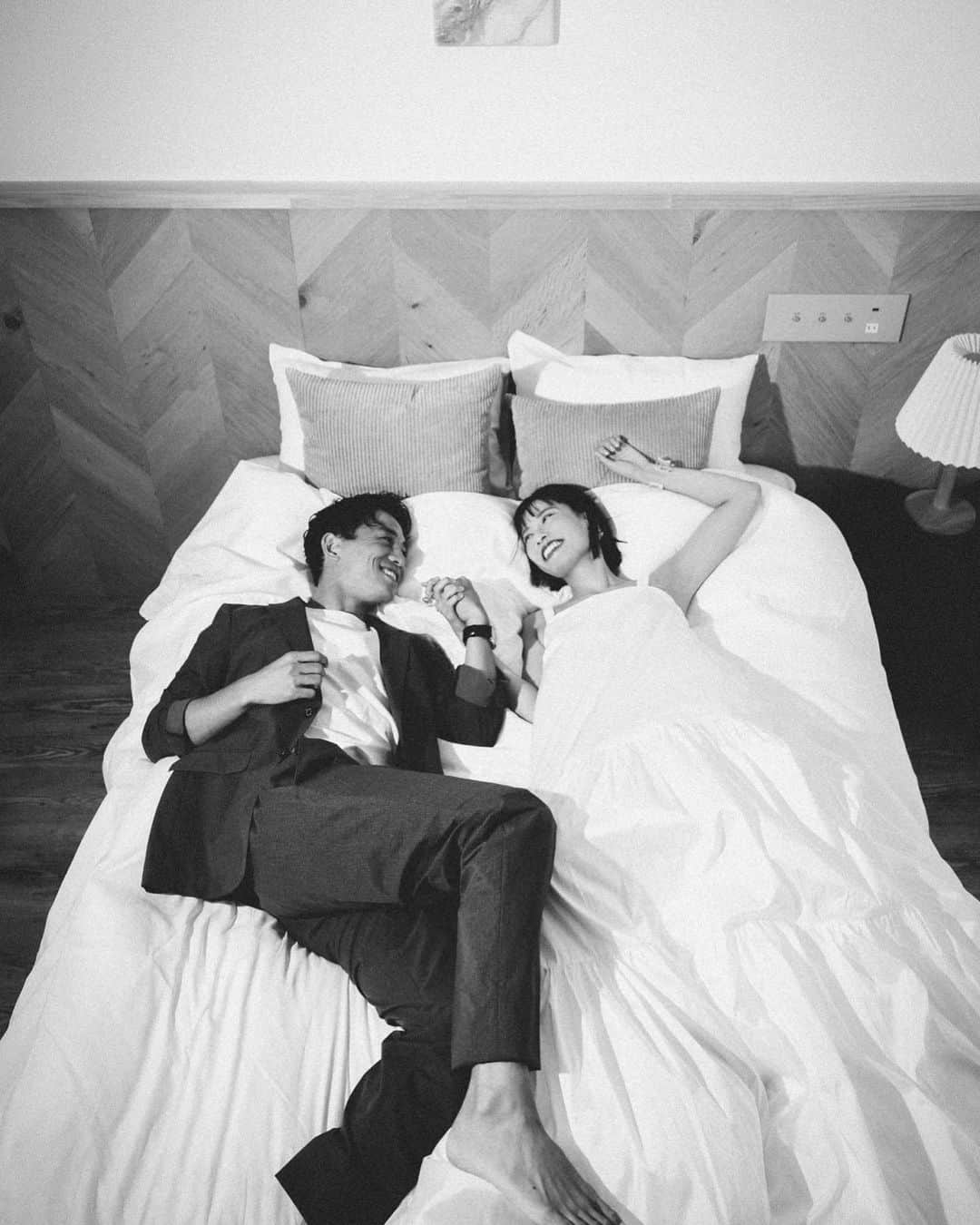 小西翼さんのインスタグラム写真 - (小西翼Instagram)「. 思い出のshot 🛏️📸✨ 旦那氏との撮影。 @dress_theknot  いい写真が多すぎて...載せきれない🥺  天気も最高で楽しかった一日でした🙏🤍  #ブライダル#夫婦撮影#ブライダル撮影」8月30日 22時18分 - tucha_k