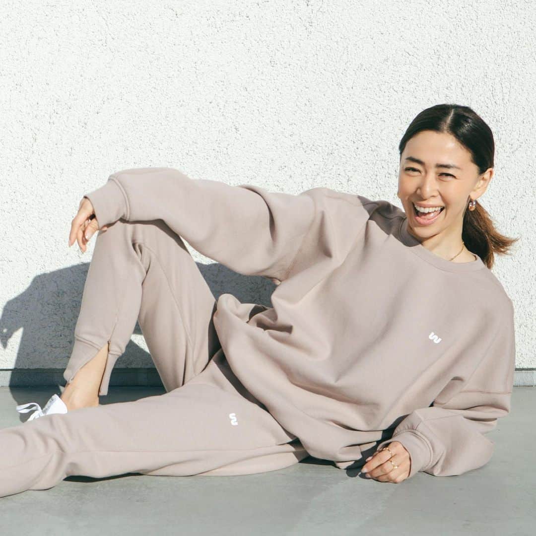 野沢和香のインスタグラム：「SUSTANABLE WE'RTHY SWEAT  9.1(金)21:00 受注スタートです！ 大人気だったベージュも再登場✨ お届けは９月末🍂✨  明日8.31(木)20:00よりインスタLIVEします🙋‍♀️」