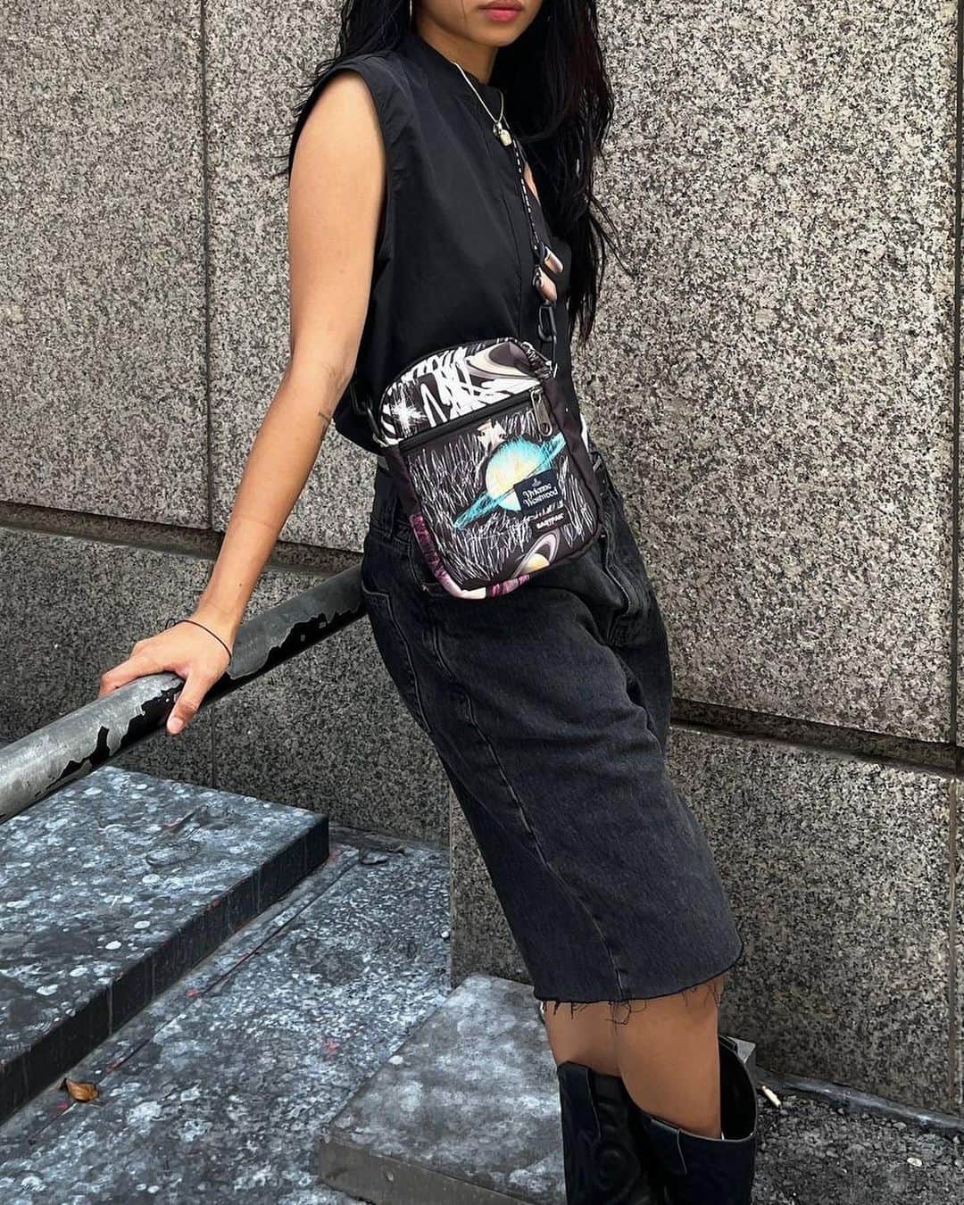 イーストパックのインスタグラム：「Vivienne Westwood x Eastpak  Tap the link in our bio to discover the full collection. #builttoresist #eastpakxviviennewestwood」