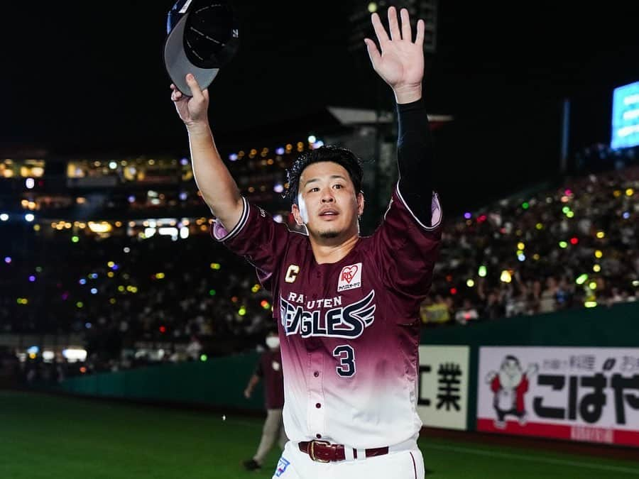 東北楽天ゴールデンイーグルスさんのインスタグラム写真 - (東北楽天ゴールデンイーグルスInstagram)「⚾️  ⚾️E 6x-4 L⚾️  9回表にまさかの3失点を喫してしまい2点のリードを許すも 直後の9回裏に浅村選手が22号逆転サヨナラ3ラン‼️‼️‼️ これで5連勝🎉FANS’ユニホーム着用試合は11戦10勝に🔥🔥 島内選手が3安打1打点💪🏼さらに辰己選手が2安打1打点✌🏼 投げては先発の藤平選手が5回2安打1失点の好投👏🏼👏🏼 安樂選手、酒居選手、渡辺翔太選手が1回無失点💯 そして内選手が4勝目✨✨✨  #鷲が掴む #rakuteneagles #浅村栄斗  #内星龍  #藤平尚真 #渡辺翔太 #島内宏明 #安樂智大  #酒居知史」8月30日 22時41分 - rakuten_eagles