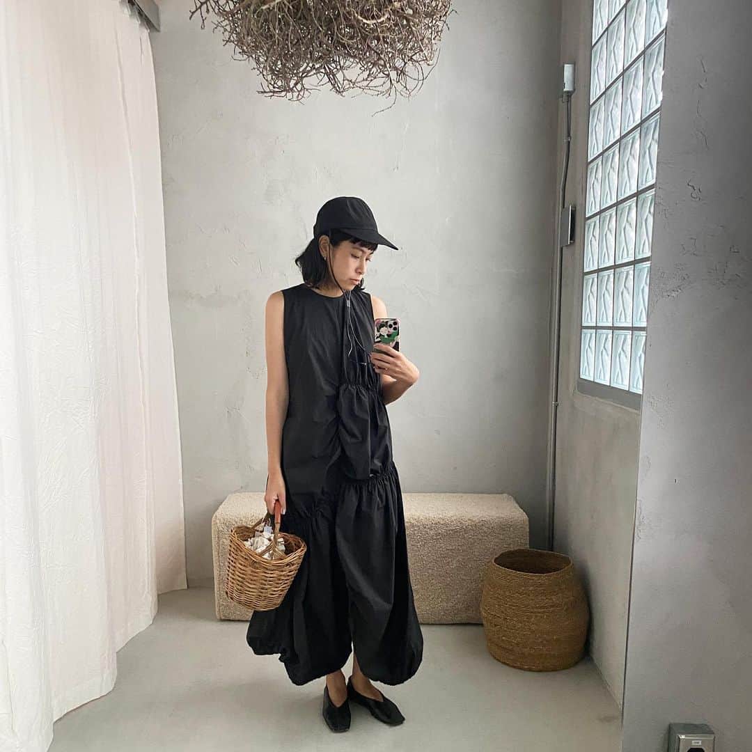 知念美加子のインスタグラム：「Summer black 🖤🖤🖤  @7floor_boutique   #セブフロこーで #ちねんすたいる  #ブラックコーデ #オシャレは自由 #コーディネート #coordinate #ootd #fashion #stylist」